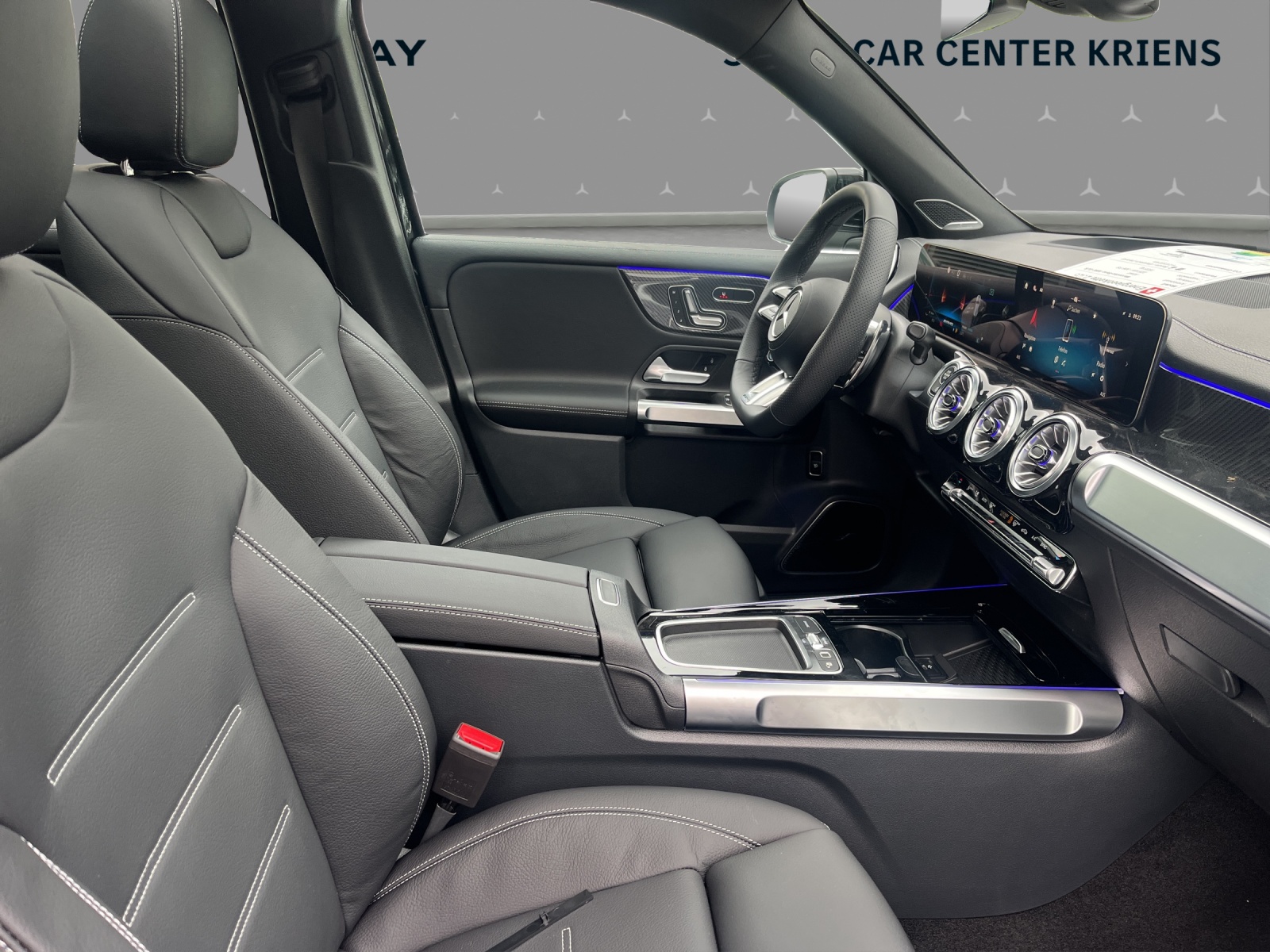 MERCEDES-BENZ GLB 35 4M - AMG / DISTRONIC / 360 Grad Kamera / Leder / 7 Sitze-image-12