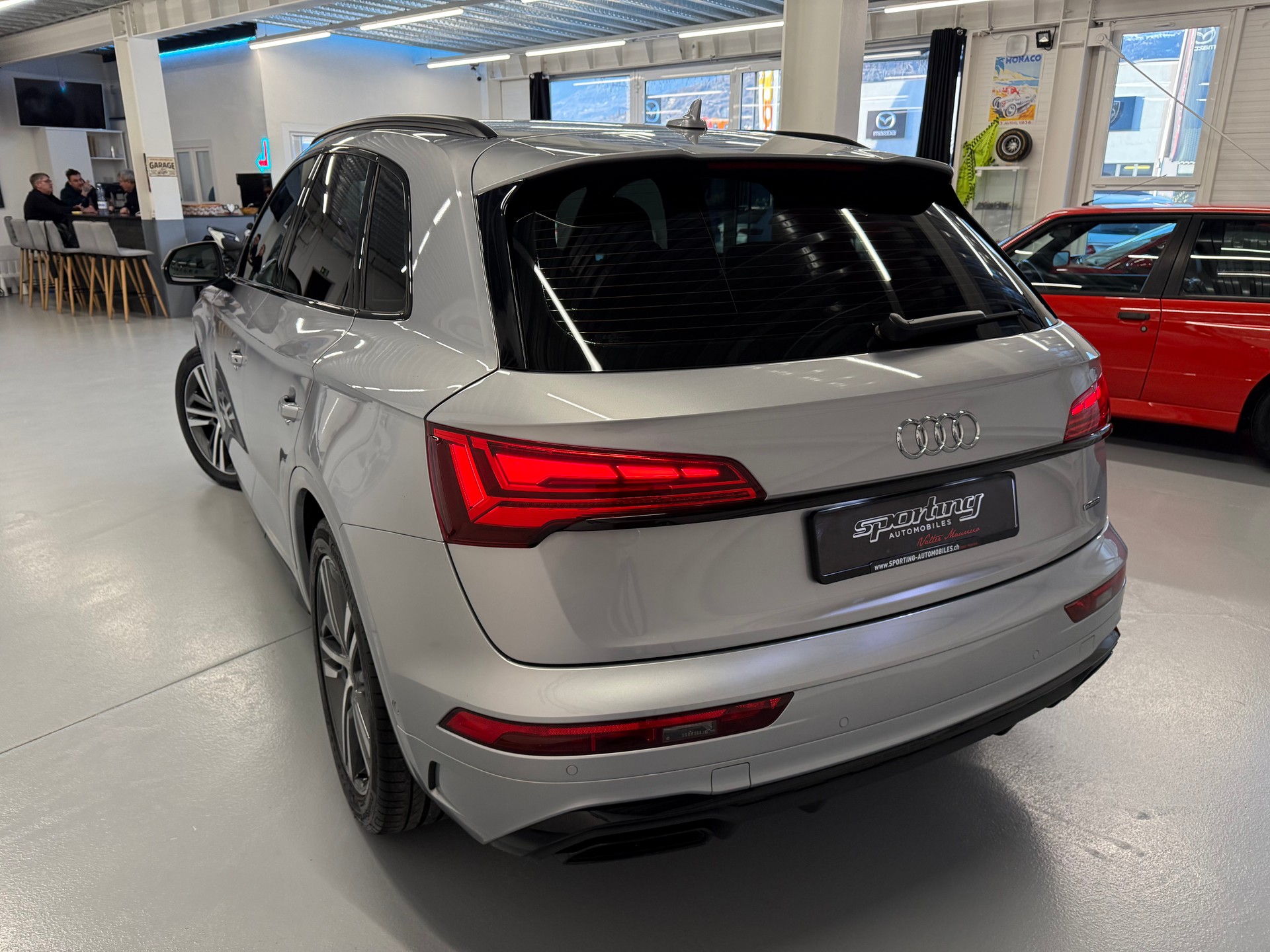 AUDI Q5 40 TDI S-line quattro S-tronic-image-9