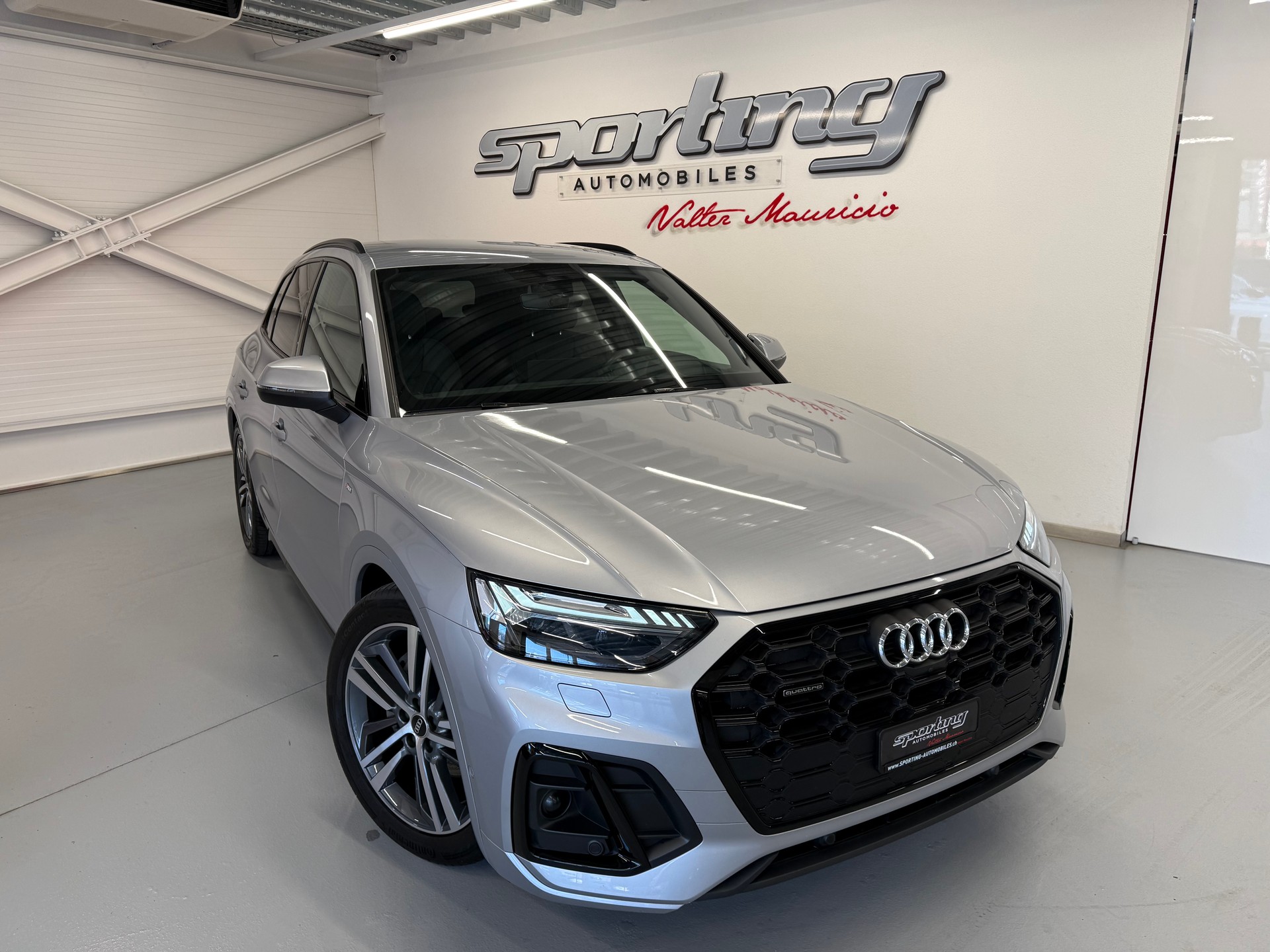 AUDI Q5 40 TDI S-line quattro S-tronic-image-1