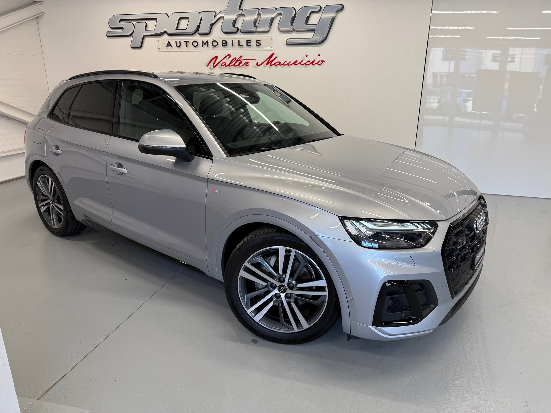 AUDI Q5 40 TDI S-line quattro S-tronic-image-2