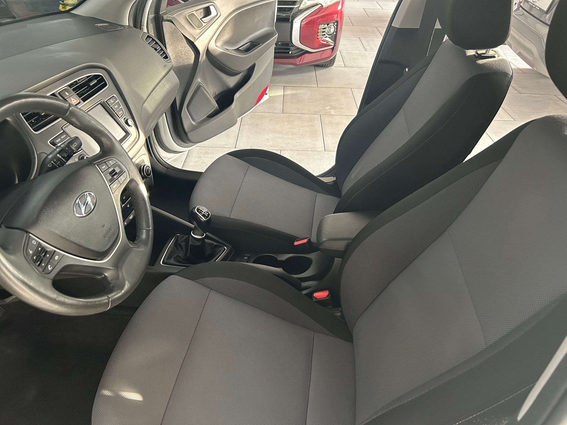HYUNDAI i20 1.0 T-GDi Amplia-image-5