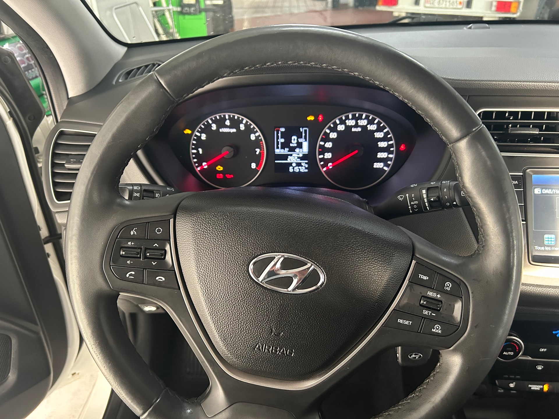HYUNDAI i20 1.0 T-GDi Amplia-image-6