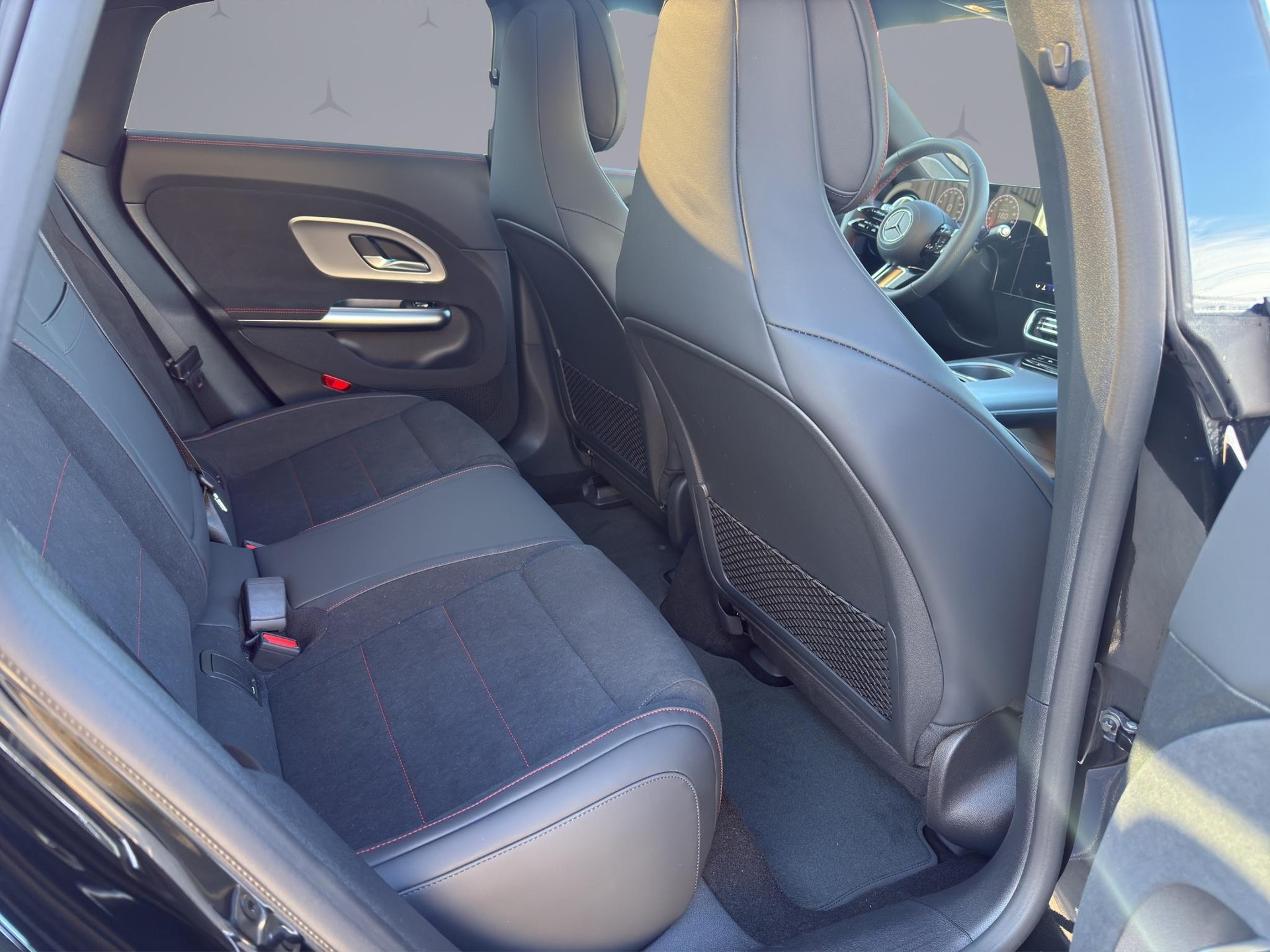 MERCEDES-BENZ CLA 250+ AMG Line-image-16