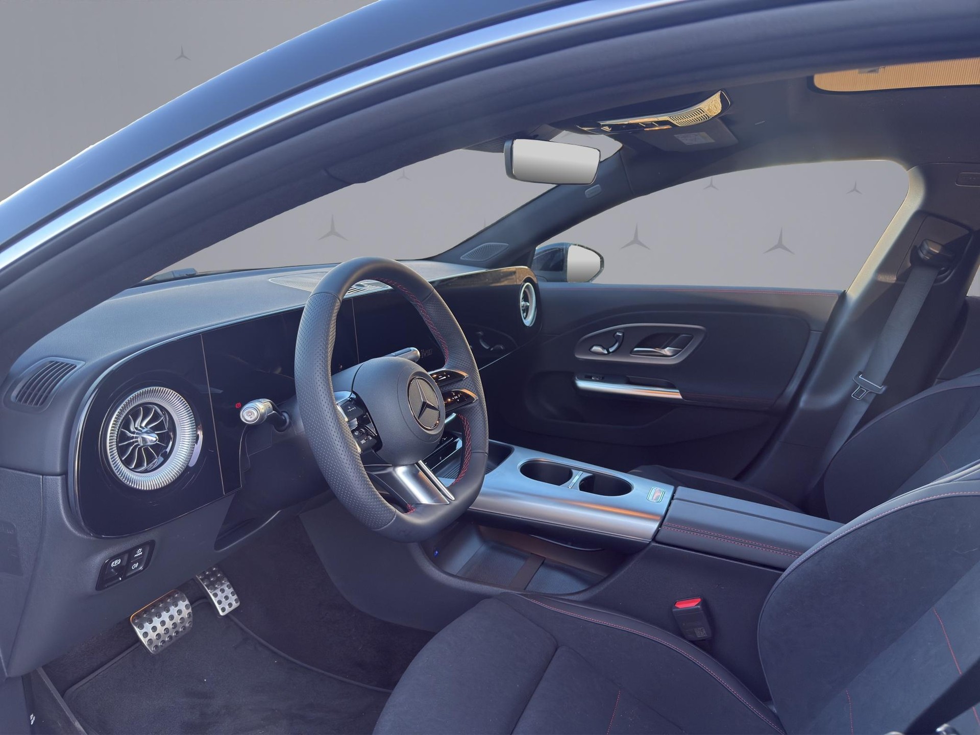 MERCEDES-BENZ CLA 250+ AMG Line-image-8