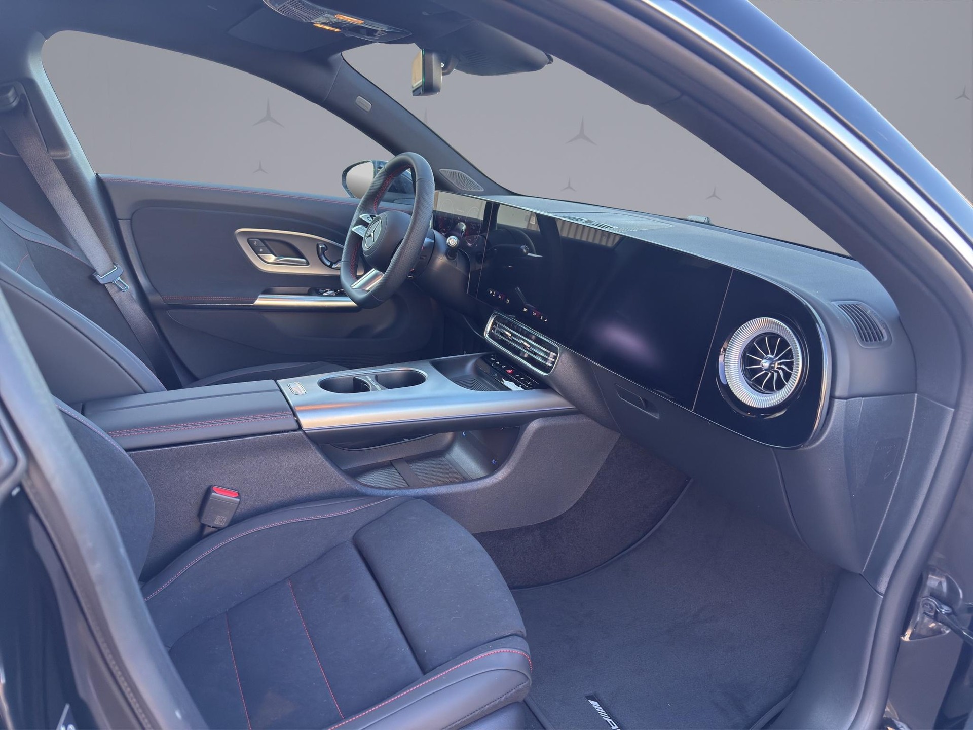 MERCEDES-BENZ CLA 250+ AMG Line-image-15