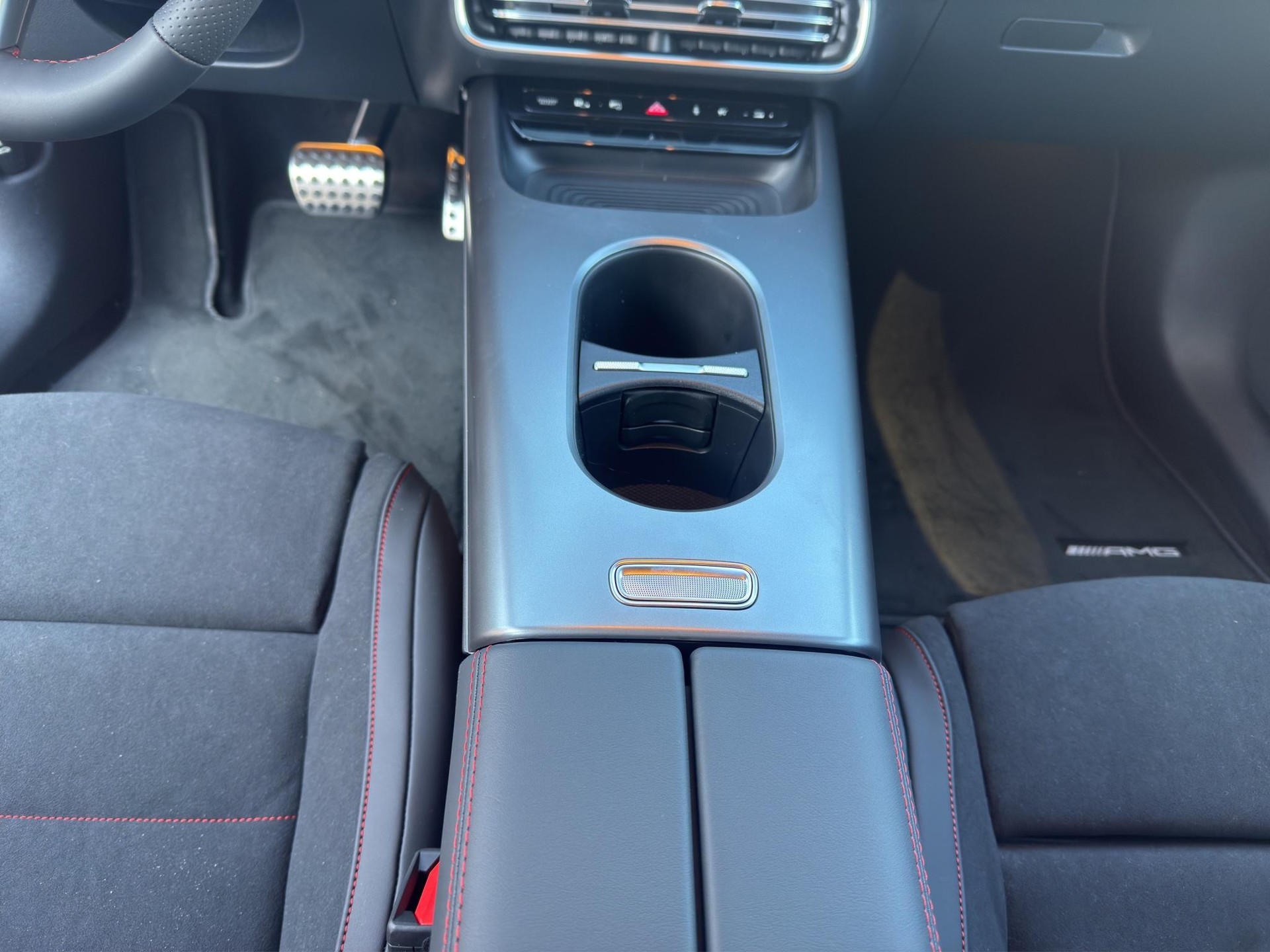 MERCEDES-BENZ CLA 250+ AMG Line-image-13