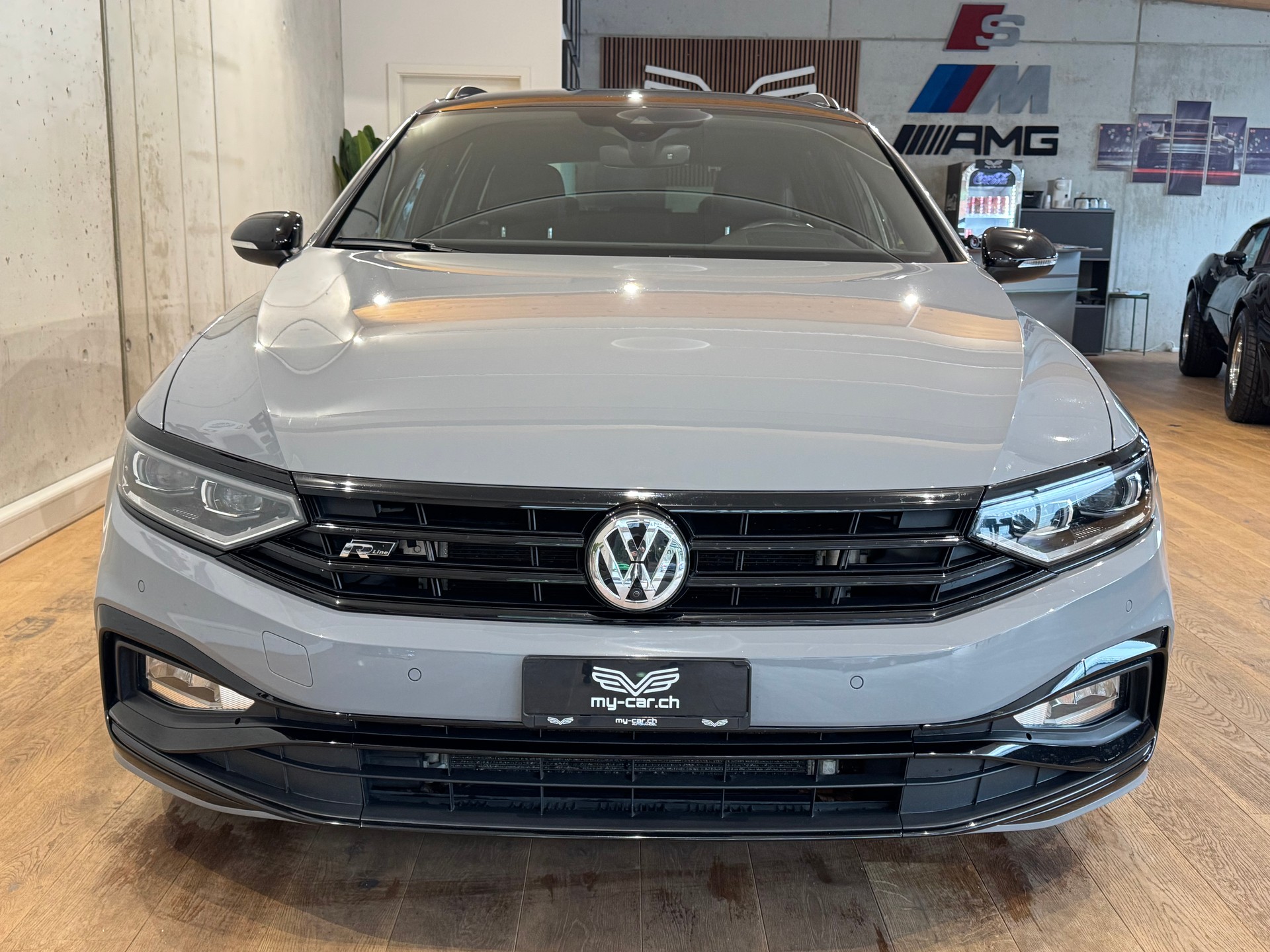 VW Passat 2.0 TDI BMT R-Line Edition 4Motion DSG || LIMITIERTE R-LINE EDITION NR. 401 / 2000 || HEAD UP || DYNAUDIO-image-18