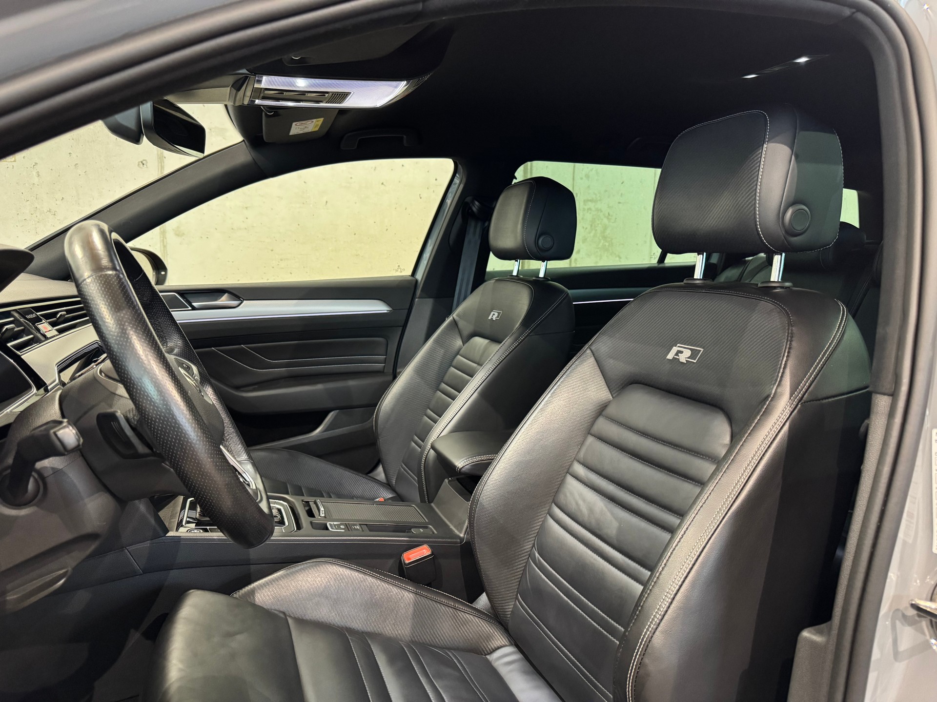VW Passat 2.0 TDI BMT R-Line Edition 4Motion DSG || LIMITIERTE R-LINE EDITION NR. 401 / 2000 || HEAD UP || DYNAUDIO-image-22