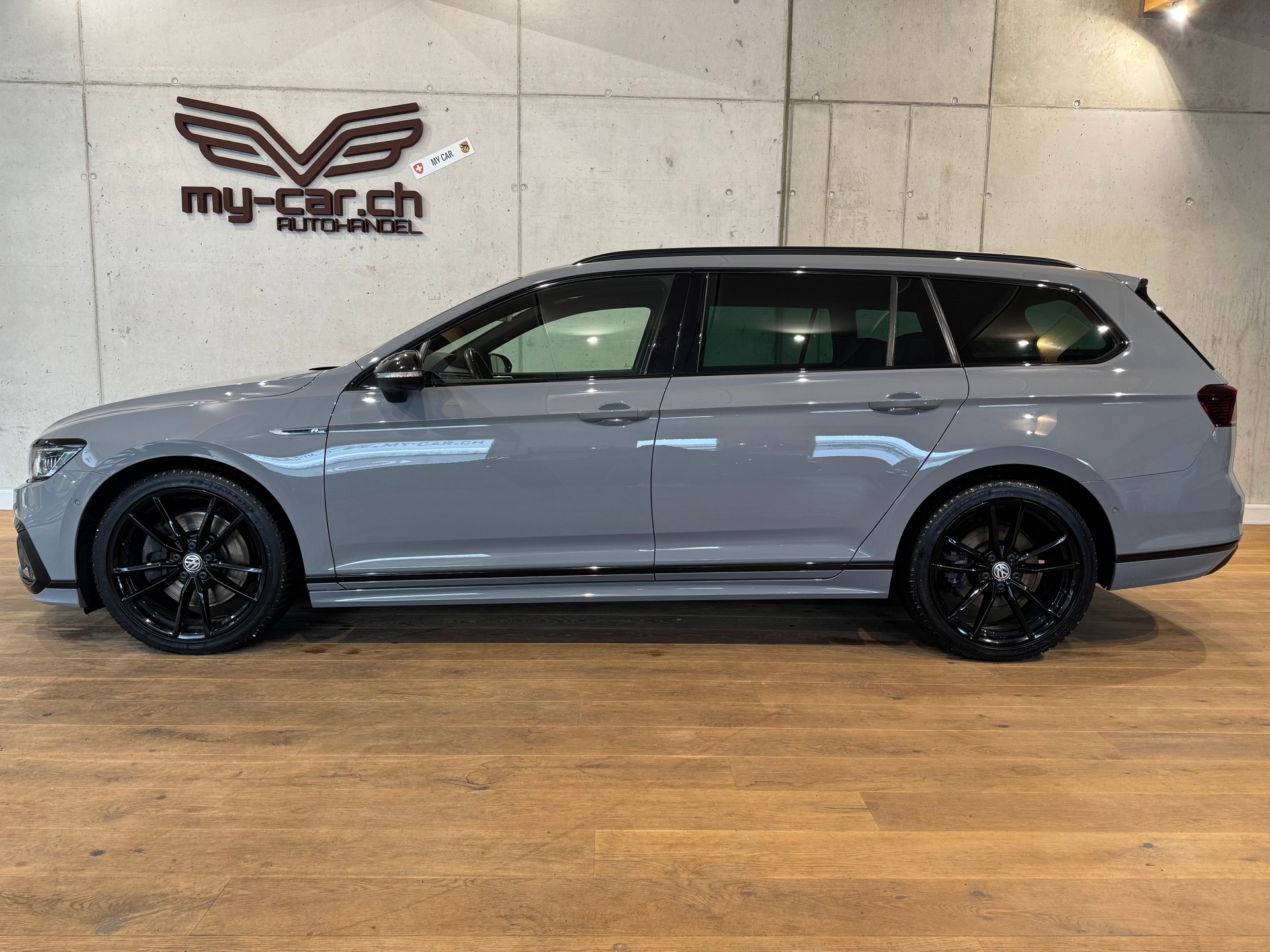 VW Passat 2.0 TDI BMT R-Line Edition 4Motion DSG || LIMITIERTE R-LINE EDITION NR. 401 / 2000 || HEAD UP || DYNAUDIO-image-3