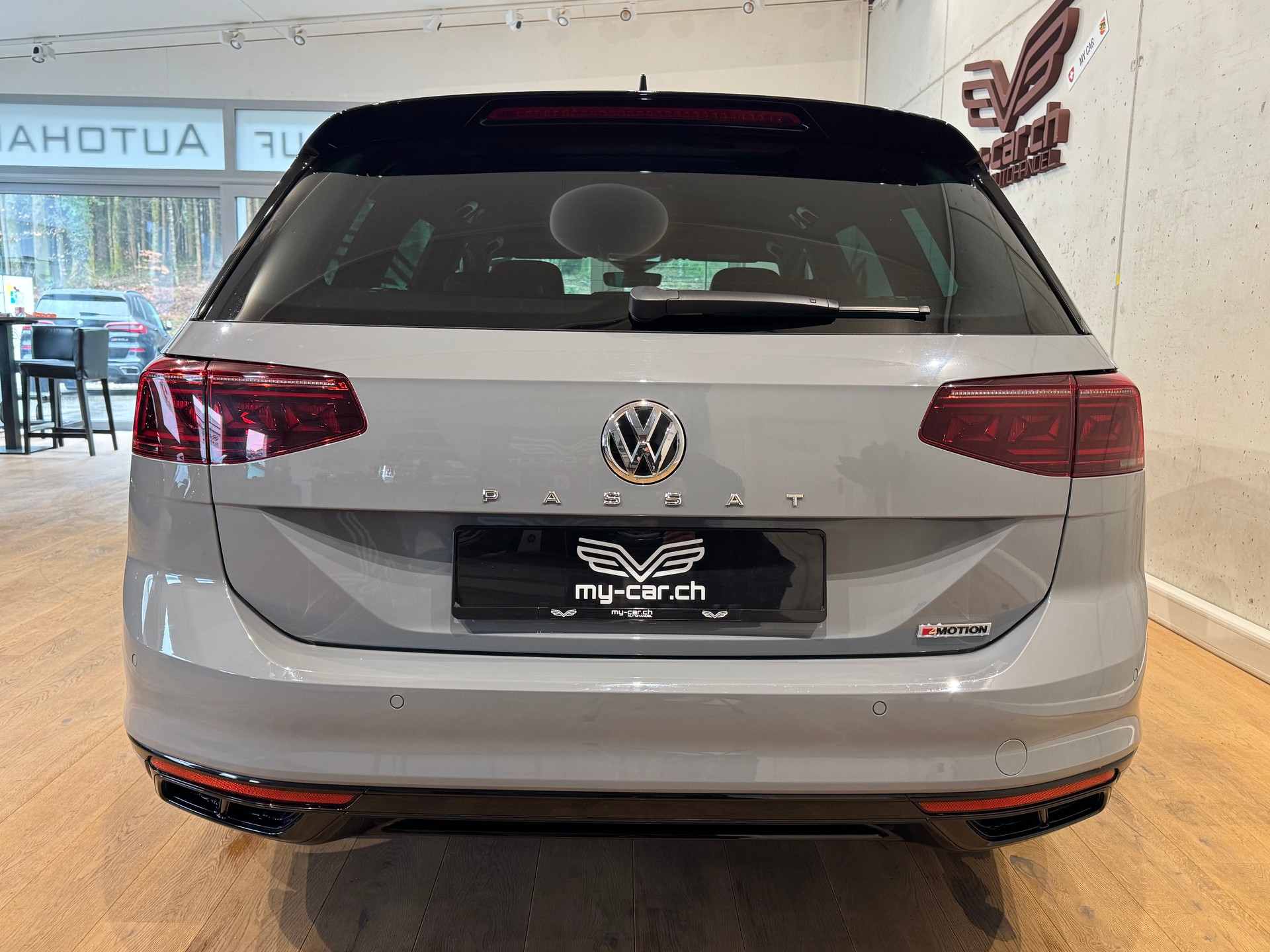 VW Passat 2.0 TDI BMT R-Line Edition 4Motion DSG || LIMITIERTE R-LINE EDITION NR. 401 / 2000 || HEAD UP || DYNAUDIO-image-10