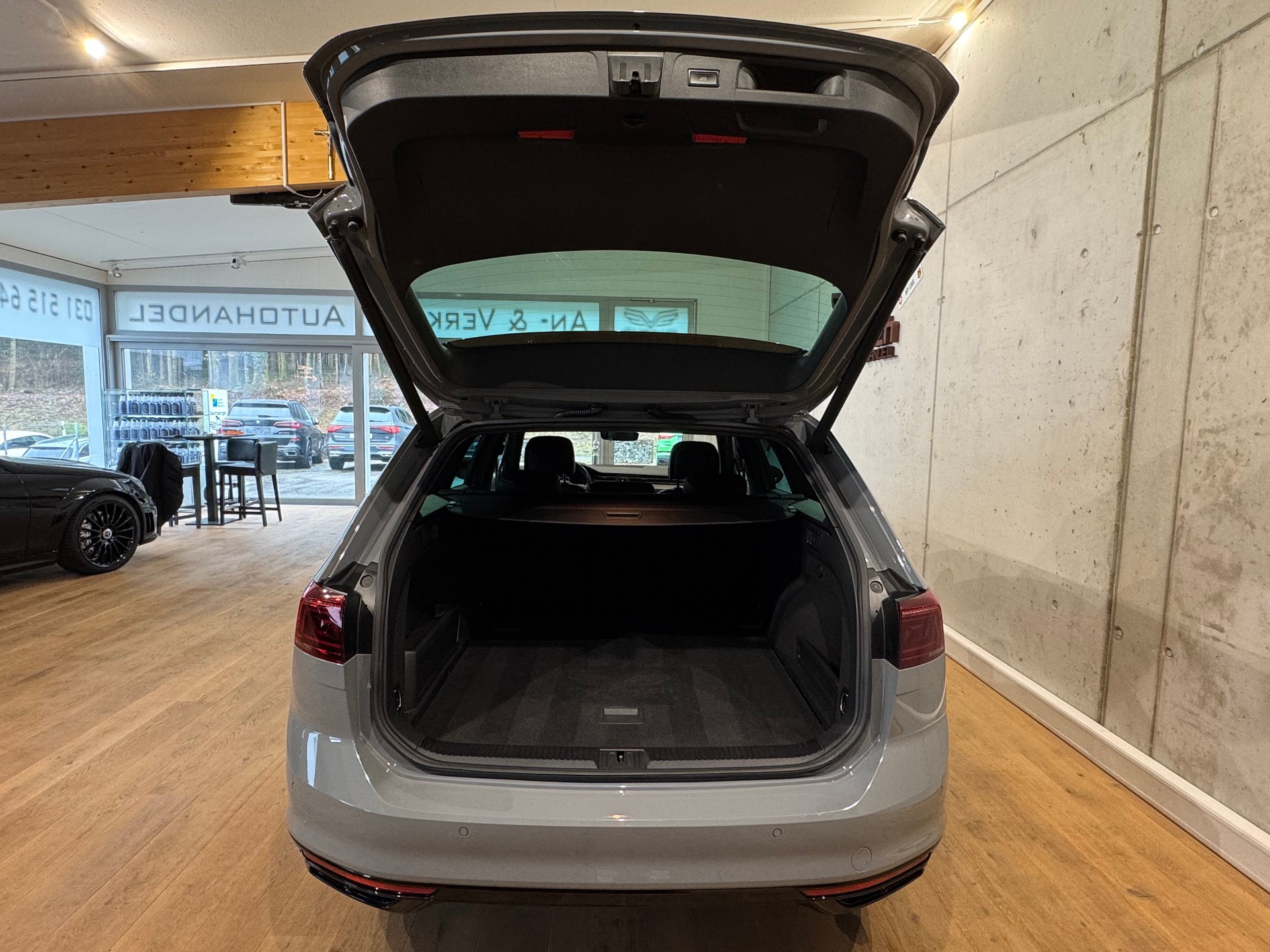 VW Passat 2.0 TDI BMT R-Line Edition 4Motion DSG || LIMITIERTE R-LINE EDITION NR. 401 / 2000 || HEAD UP || DYNAUDIO-image-11
