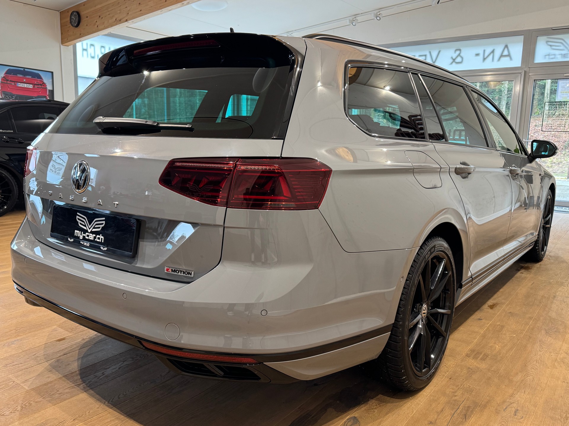 VW Passat 2.0 TDI BMT R-Line Edition 4Motion DSG || LIMITIERTE R-LINE EDITION NR. 401 / 2000 || HEAD UP || DYNAUDIO-image-13