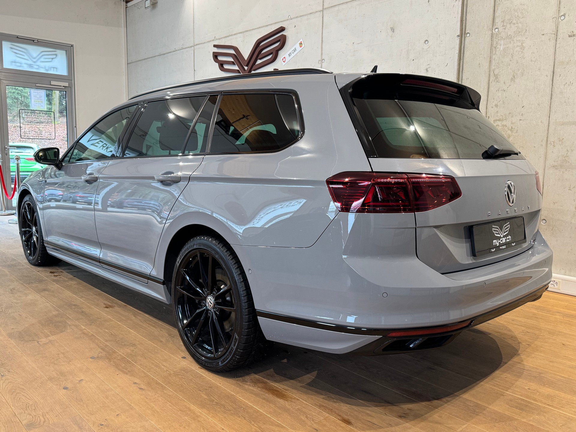 VW Passat 2.0 TDI BMT R-Line Edition 4Motion DSG || LIMITIERTE R-LINE EDITION NR. 401 / 2000 || HEAD UP || DYNAUDIO-image-7