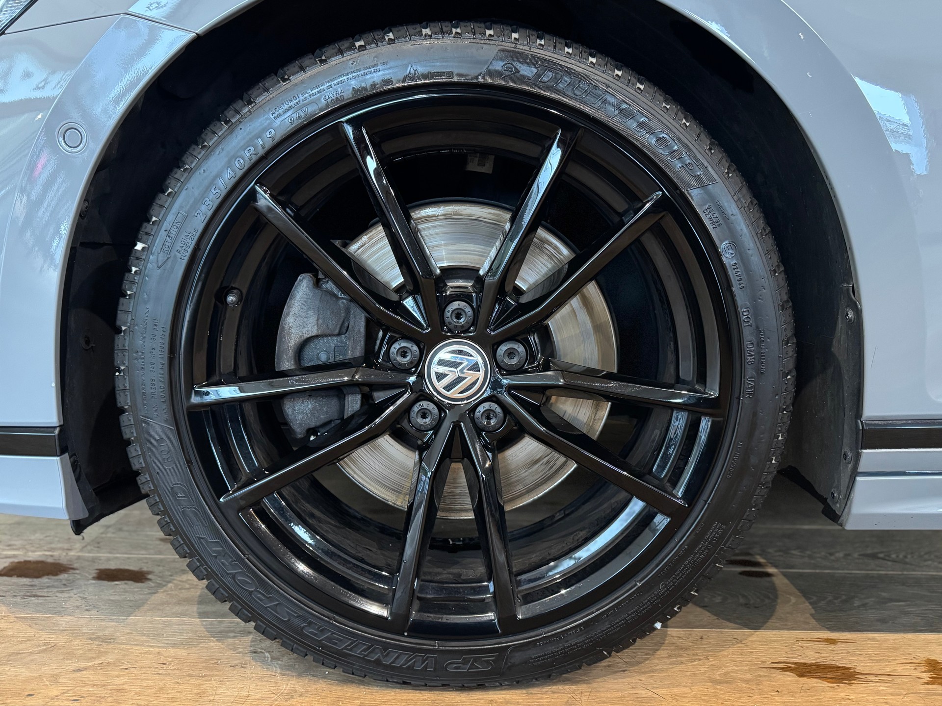 VW Passat 2.0 TDI BMT R-Line Edition 4Motion DSG || LIMITIERTE R-LINE EDITION NR. 401 / 2000 || HEAD UP || DYNAUDIO-image-4