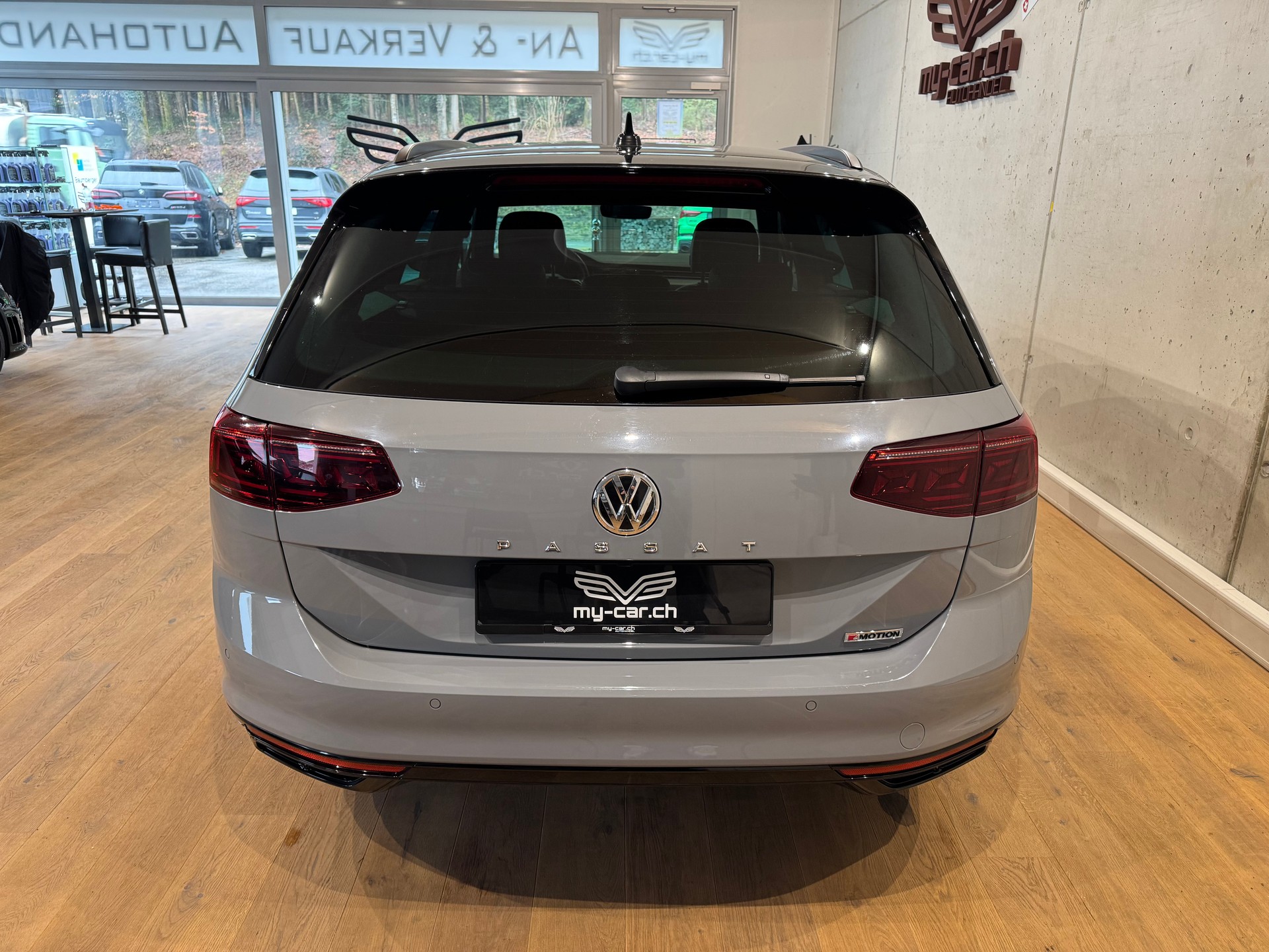 VW Passat 2.0 TDI BMT R-Line Edition 4Motion DSG || LIMITIERTE R-LINE EDITION NR. 401 / 2000 || HEAD UP || DYNAUDIO-image-12