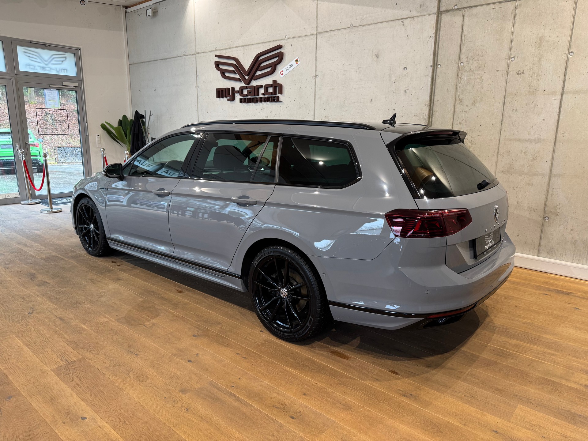 VW Passat 2.0 TDI BMT R-Line Edition 4Motion DSG || LIMITIERTE R-LINE EDITION NR. 401 / 2000 || HEAD UP || DYNAUDIO-image-9