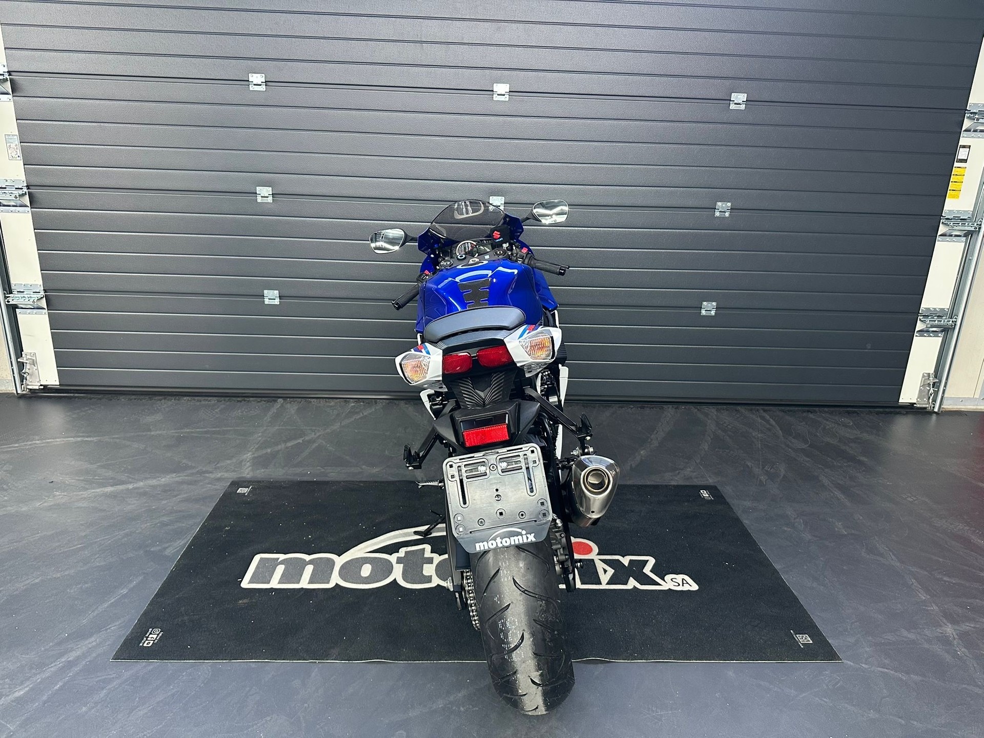 SUZUKI GSX-R 600-showroom-element-3