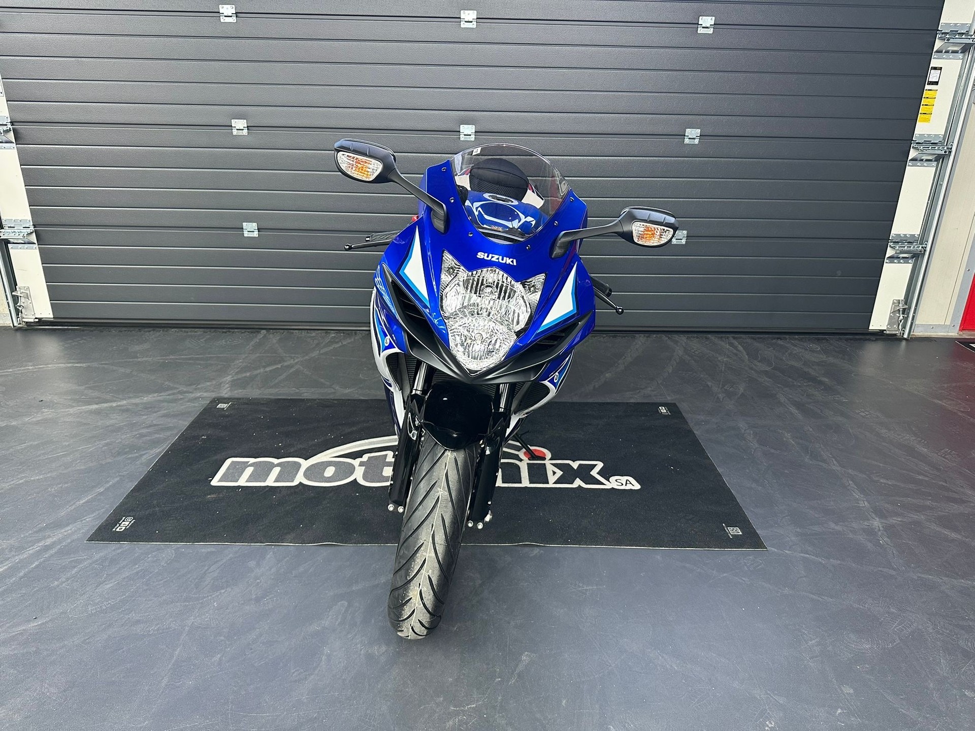 SUZUKI GSX-R 600-showroom-element-1