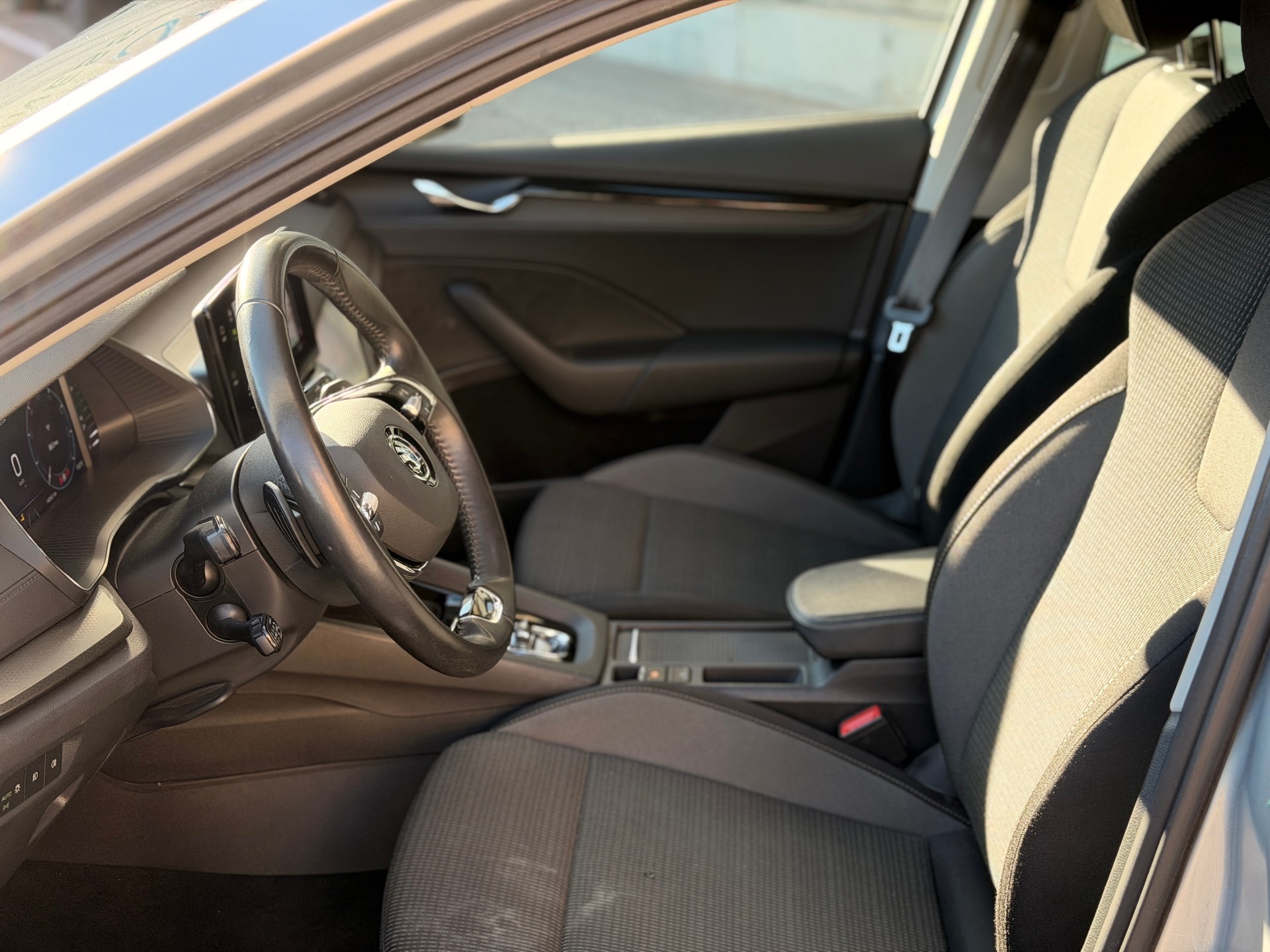 SKODA Octavia Combi 2.0 TDI DSG Ambition 4x4-image-11