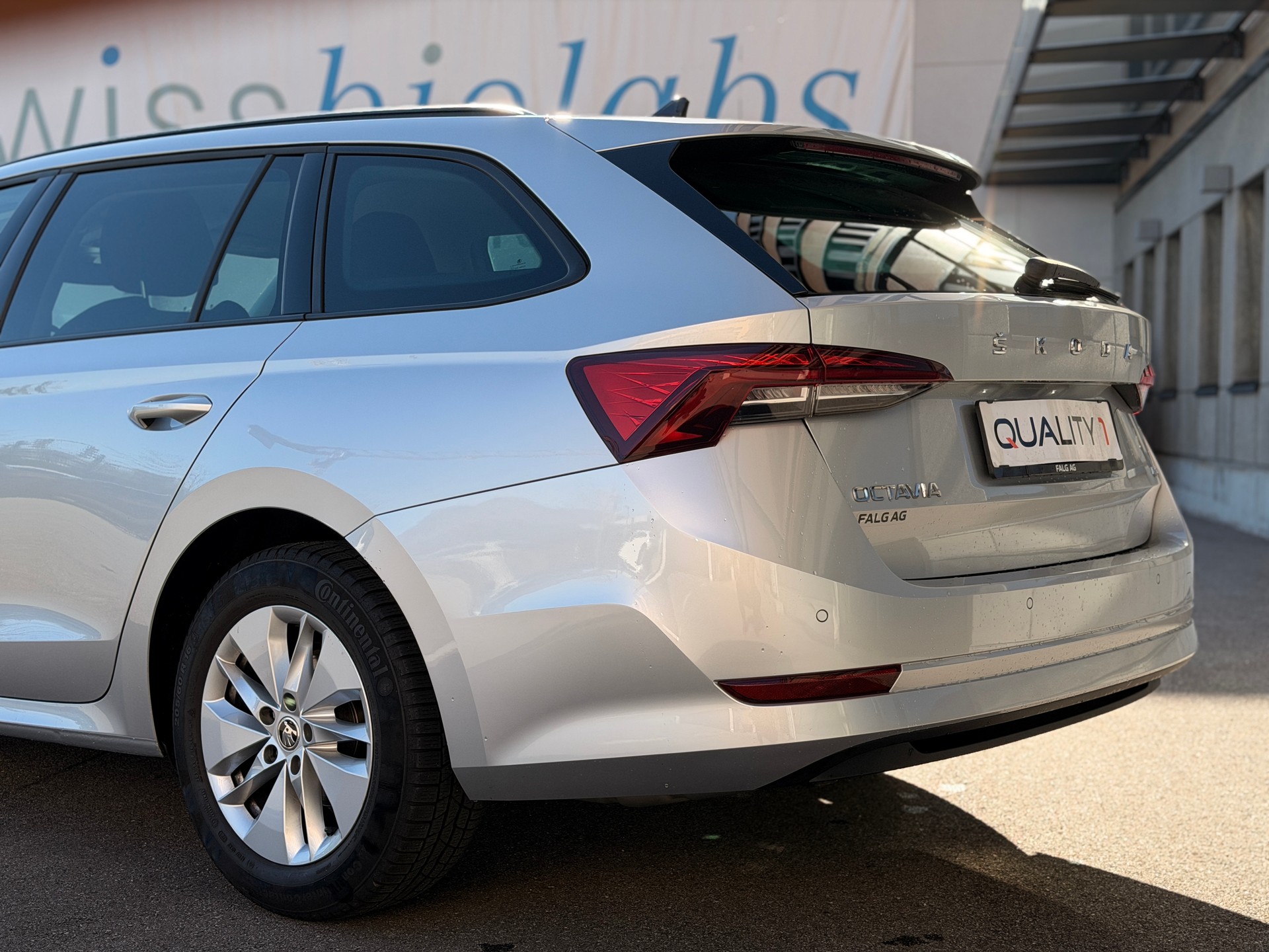 SKODA Octavia Combi 2.0 TDI DSG Ambition 4x4-image-13