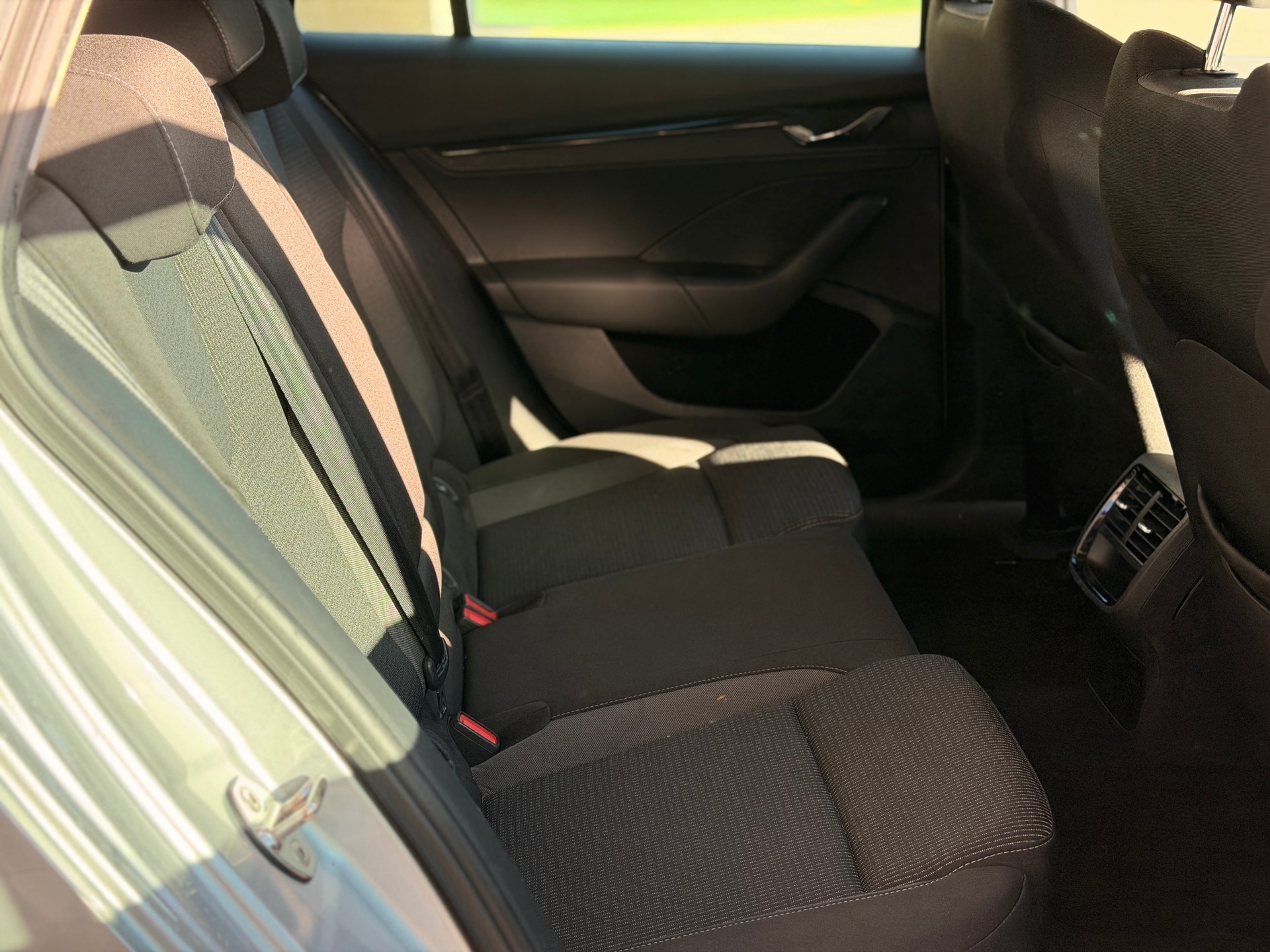 SKODA Octavia Combi 2.0 TDI DSG Ambition 4x4-image-21