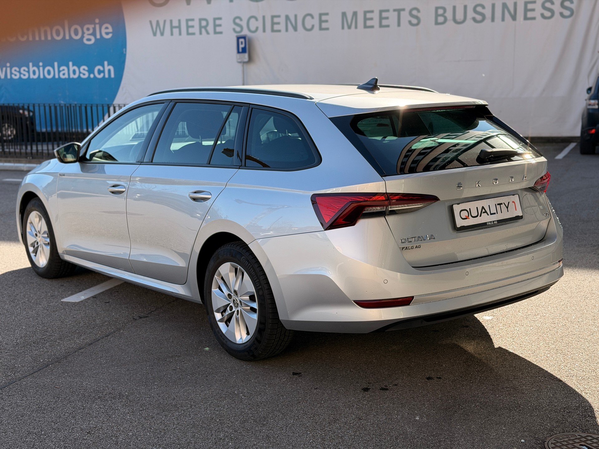 SKODA Octavia Combi 2.0 TDI DSG Ambition 4x4-image-4
