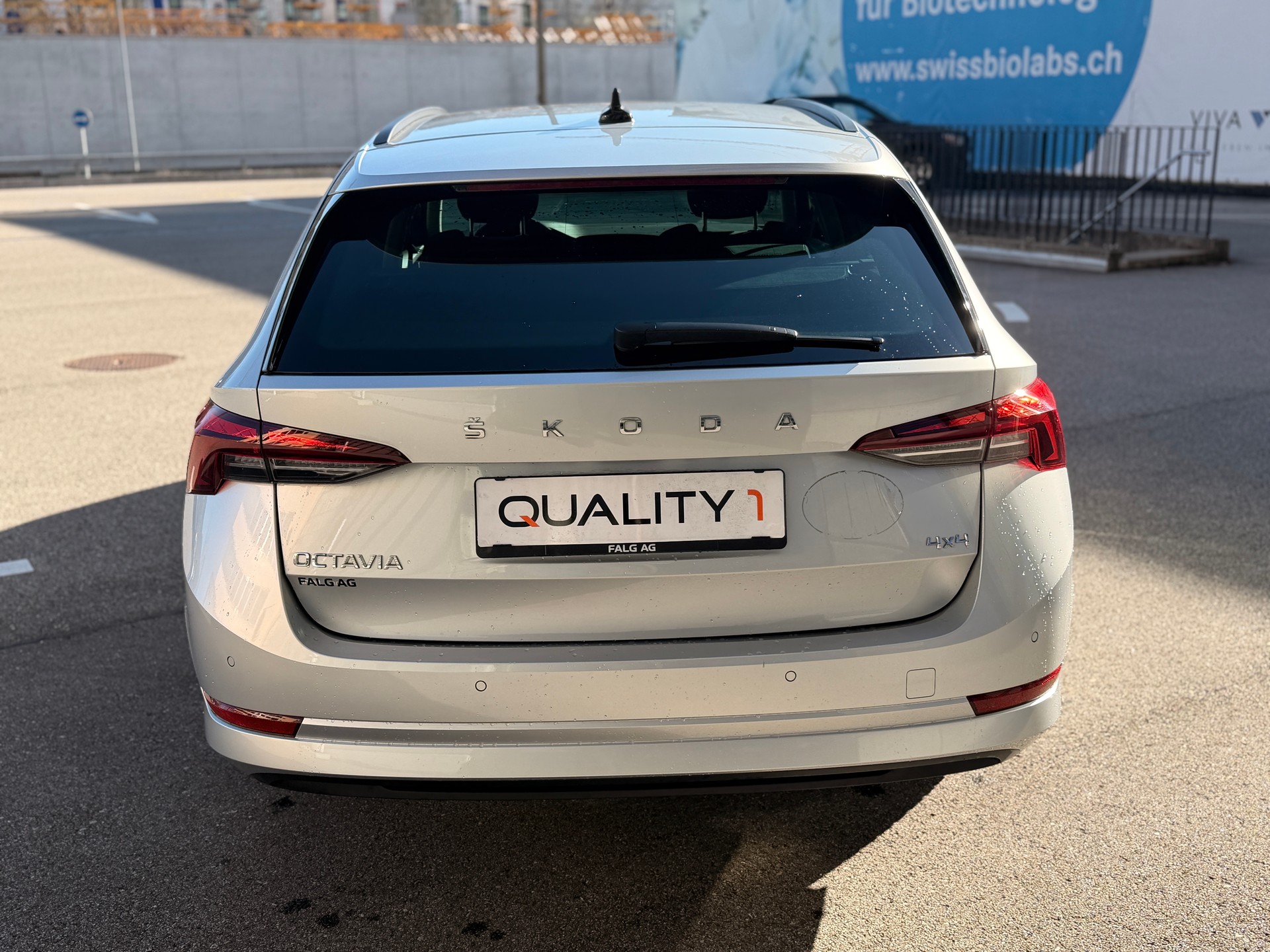 SKODA Octavia Combi 2.0 TDI DSG Ambition 4x4-image-3