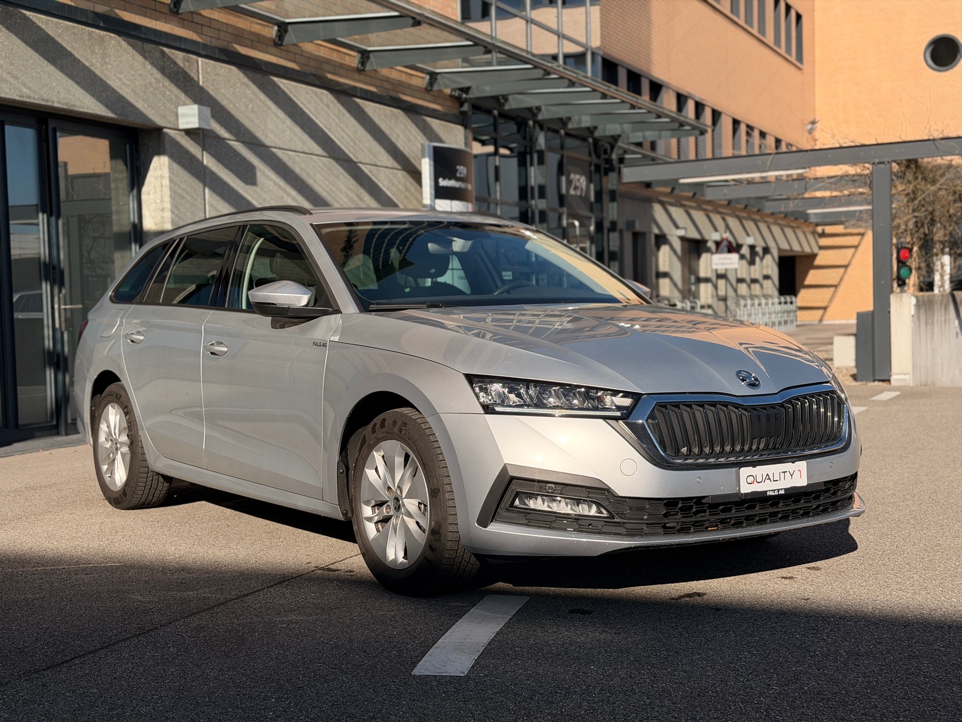 SKODA Octavia Combi 2.0 TDI DSG Ambition 4x4-image-7