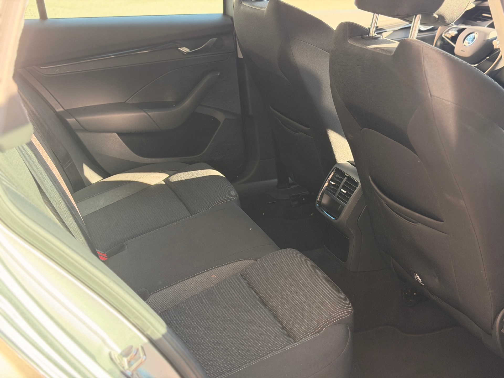 SKODA Octavia Combi 2.0 TDI DSG Ambition 4x4-image-22