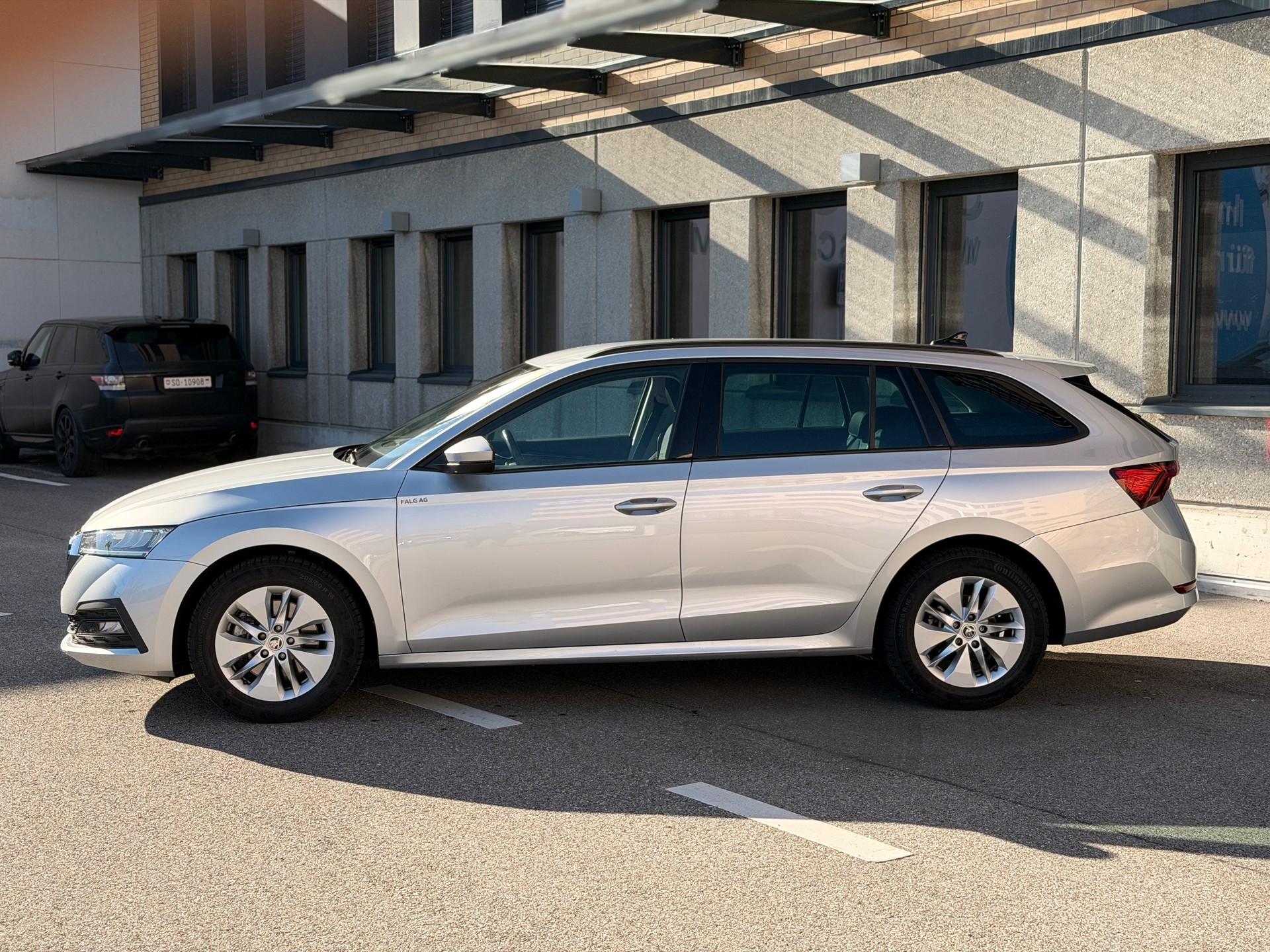 SKODA Octavia Combi 2.0 TDI DSG Ambition 4x4-image-1