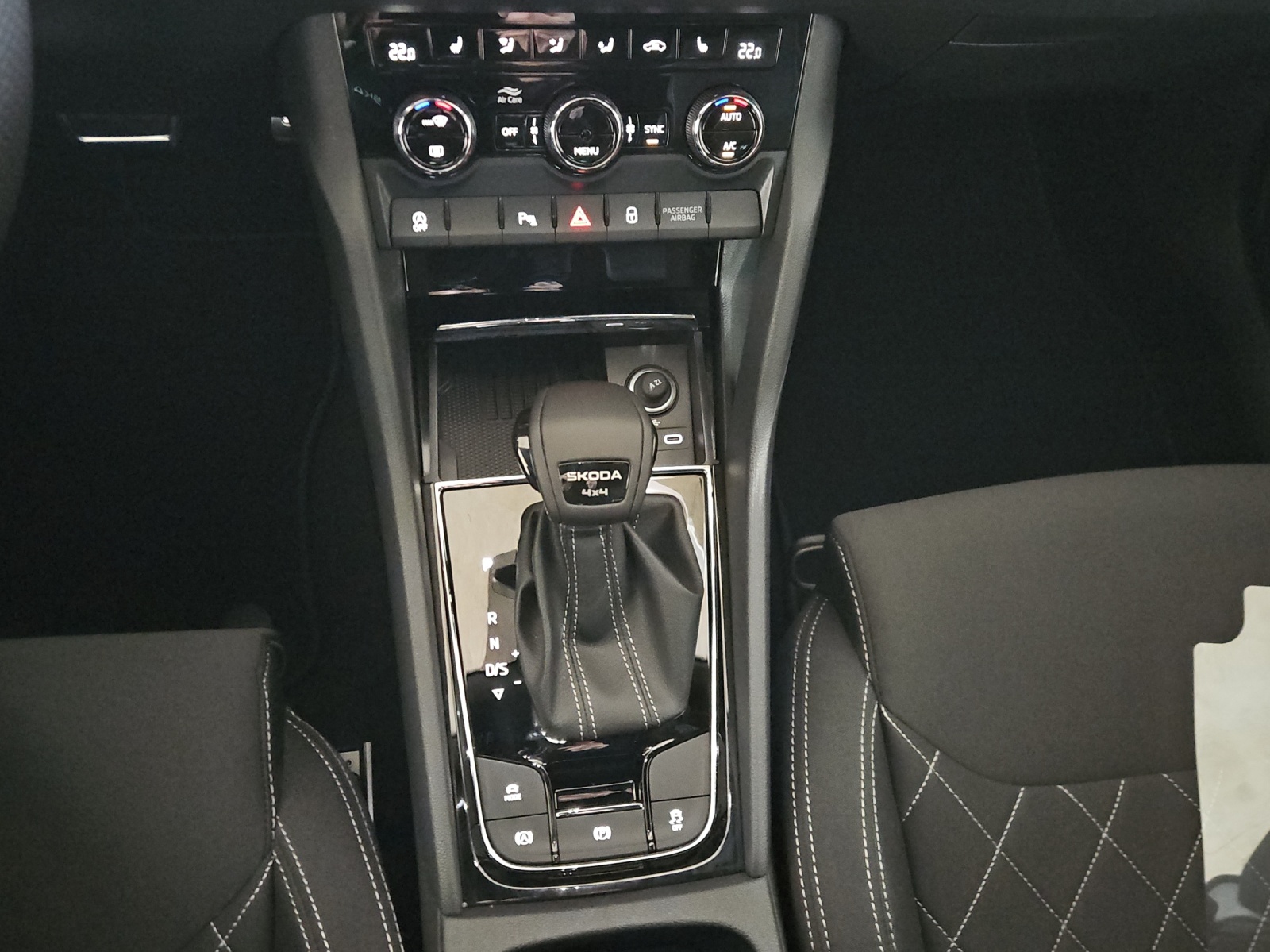 SKODA Karoq 2.0 TSI SportLine 4x4 DSG-image-21
