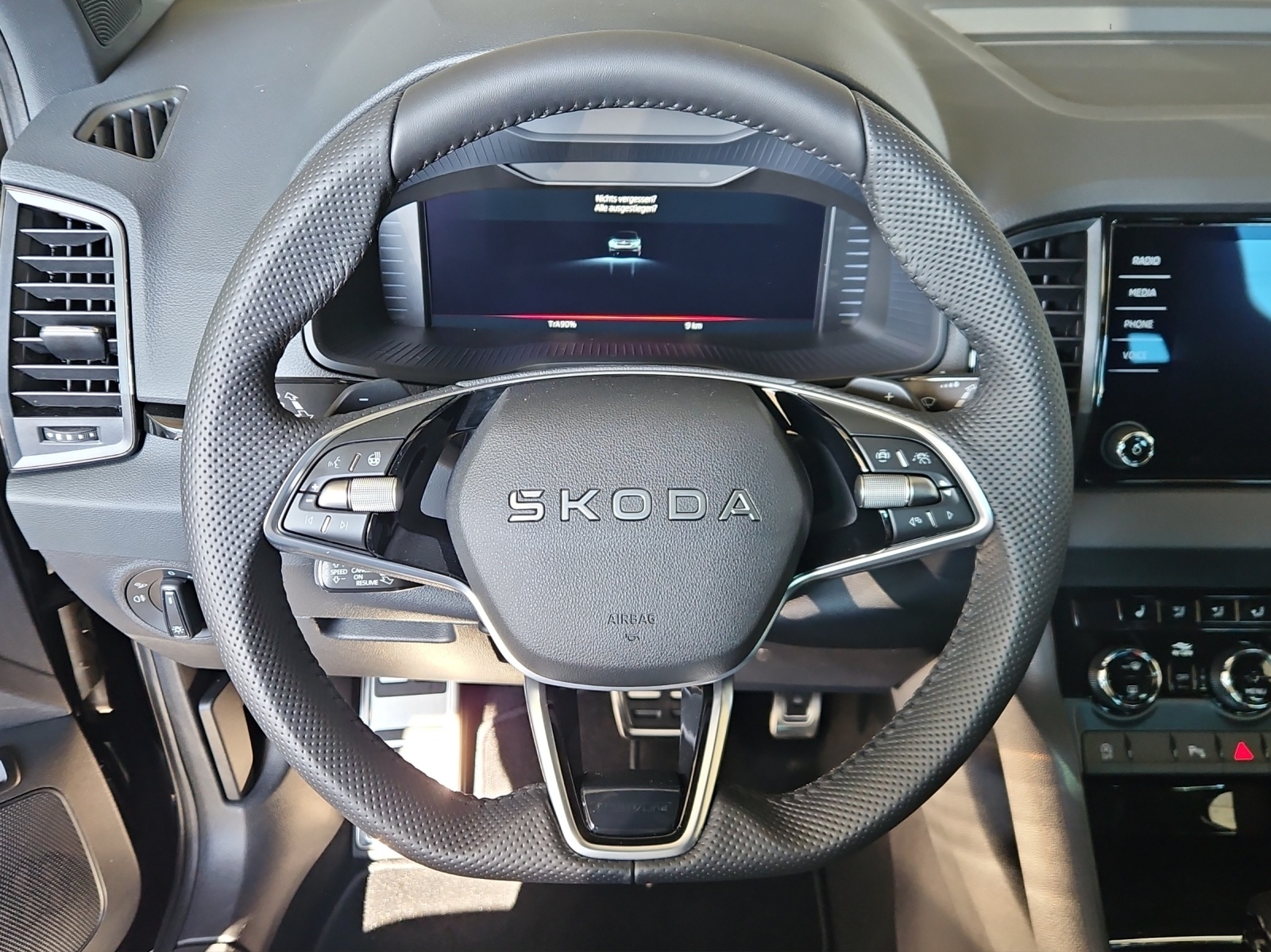 SKODA Karoq 2.0 TSI SportLine 4x4 DSG-image-10