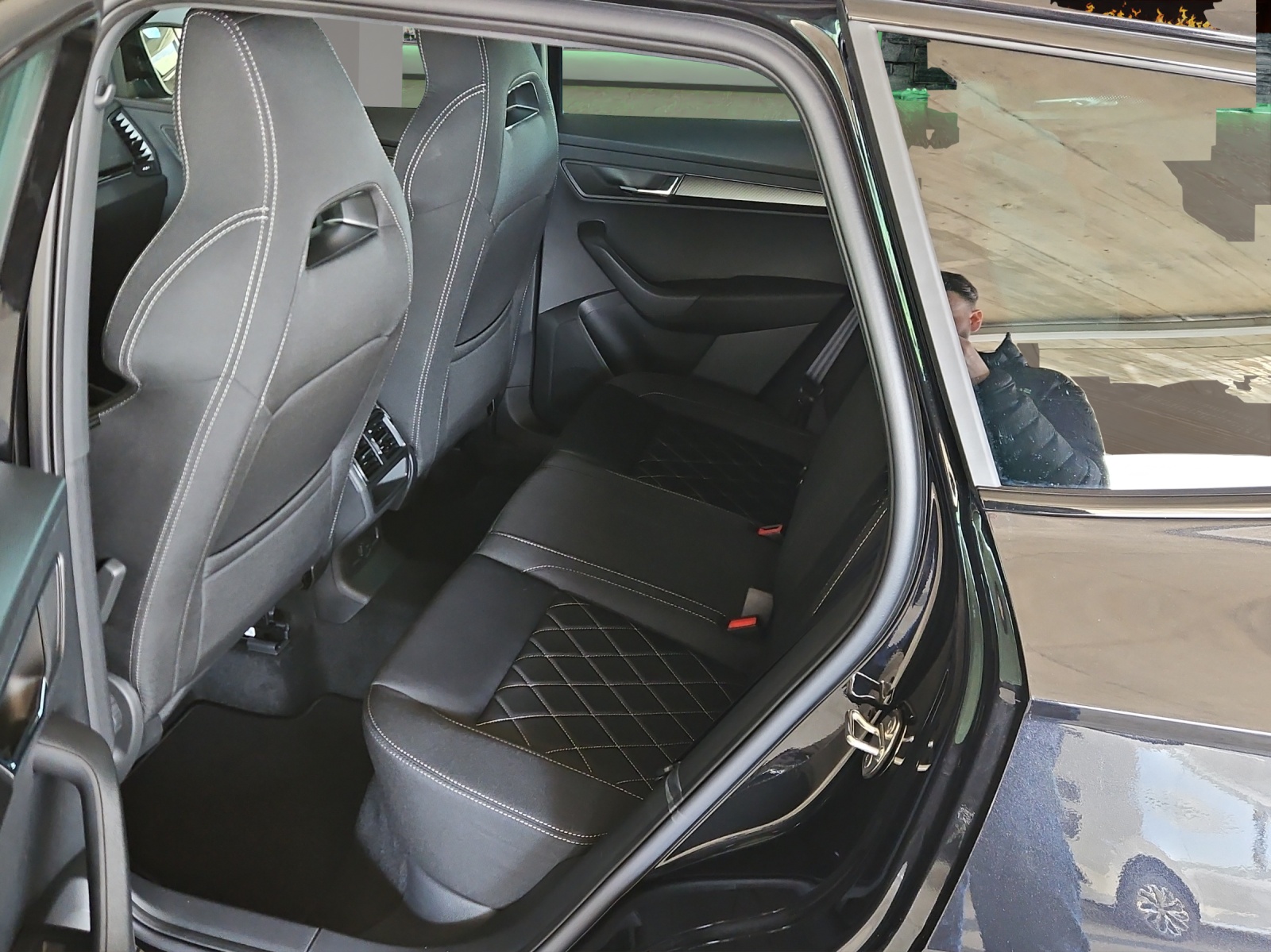SKODA Karoq 2.0 TSI SportLine 4x4 DSG-image-9