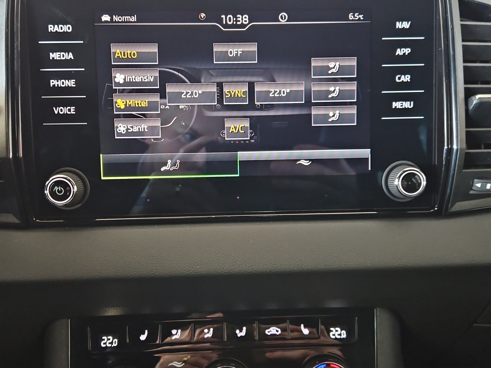 SKODA Karoq 2.0 TSI SportLine 4x4 DSG-image-18