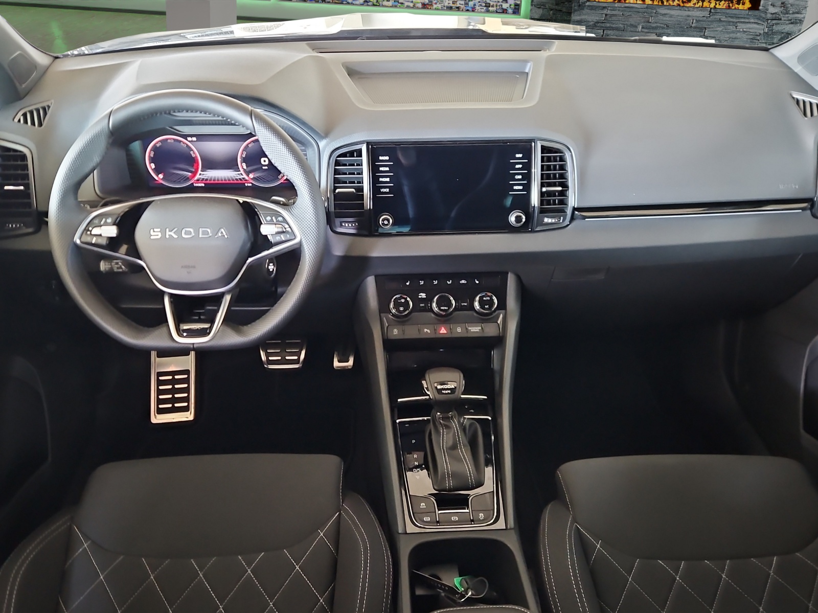 SKODA Karoq 2.0 TSI SportLine 4x4 DSG-image-7