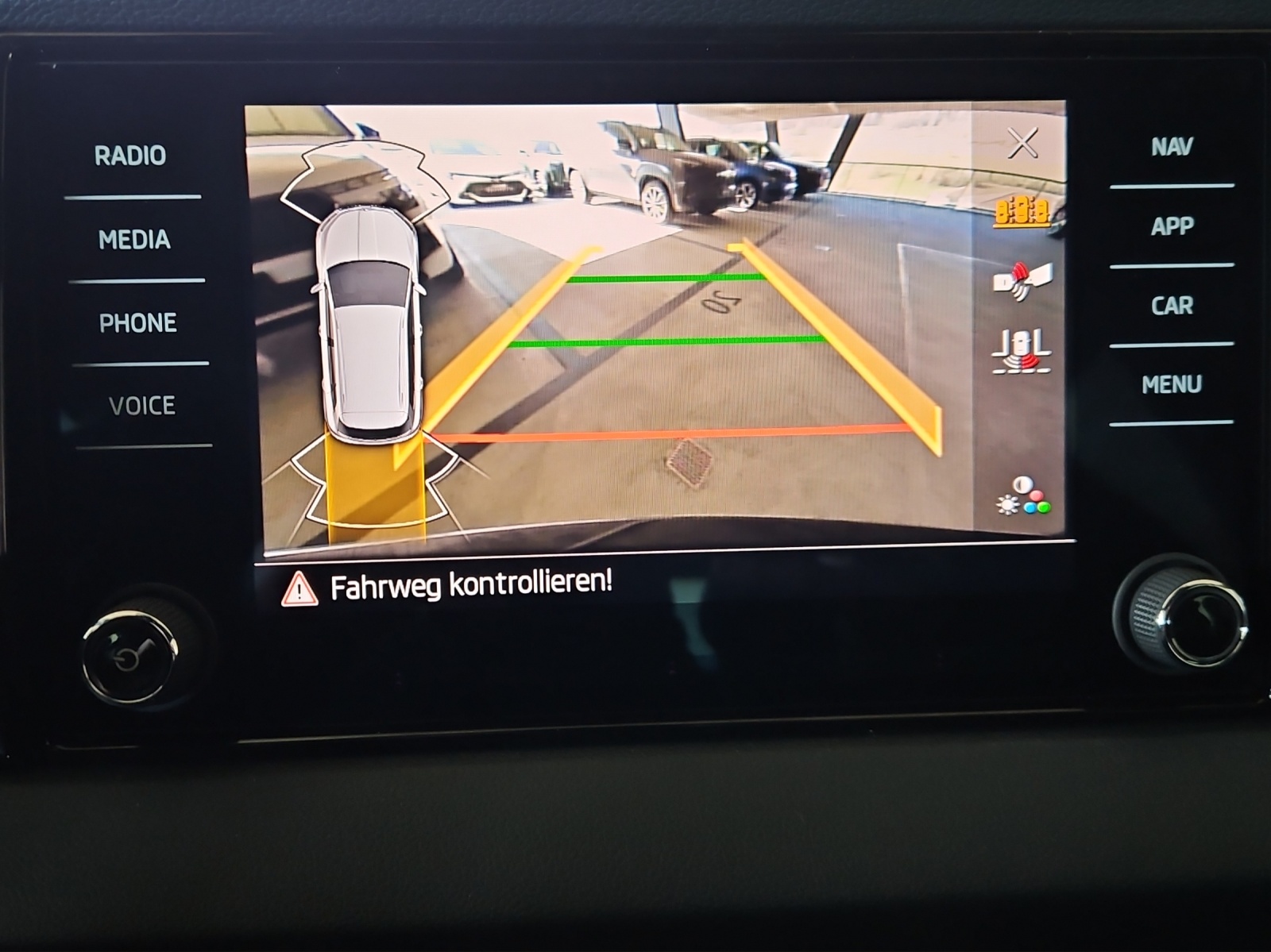 SKODA Karoq 2.0 TSI SportLine 4x4 DSG-image-14