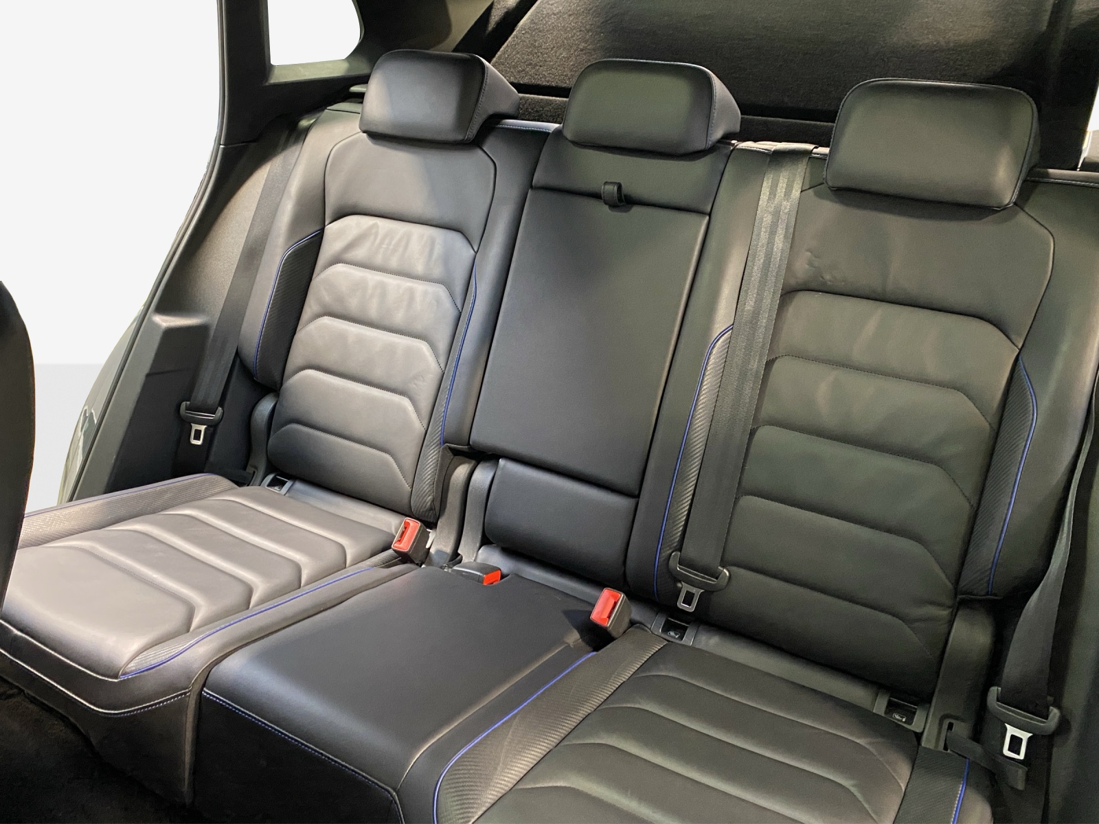 VW Tiguan 2.0TSI R 4Motion DSG-image-10