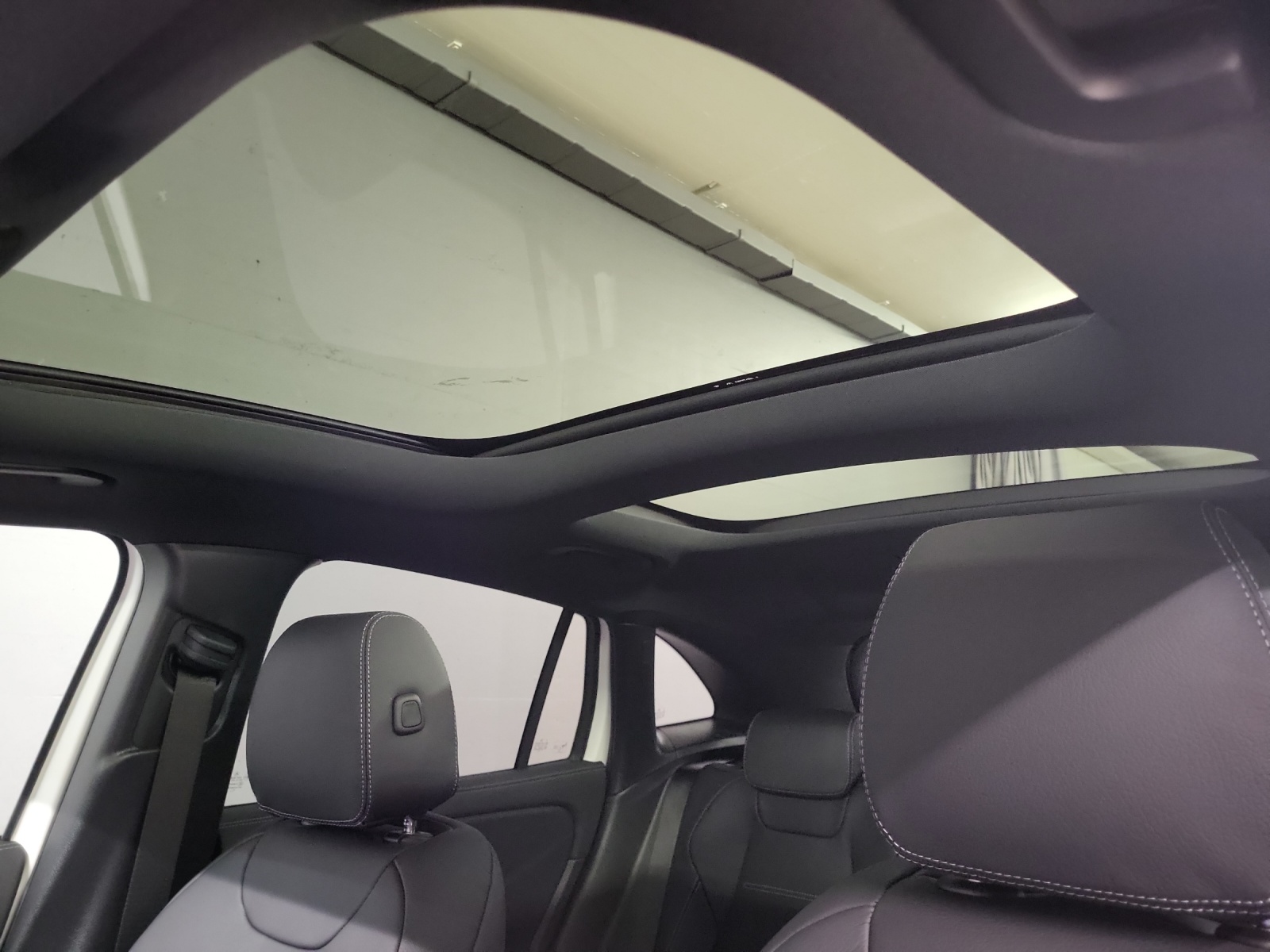 MERCEDES-BENZ GLA 220 d AMG Line 4Matic Swiss Star-image-15