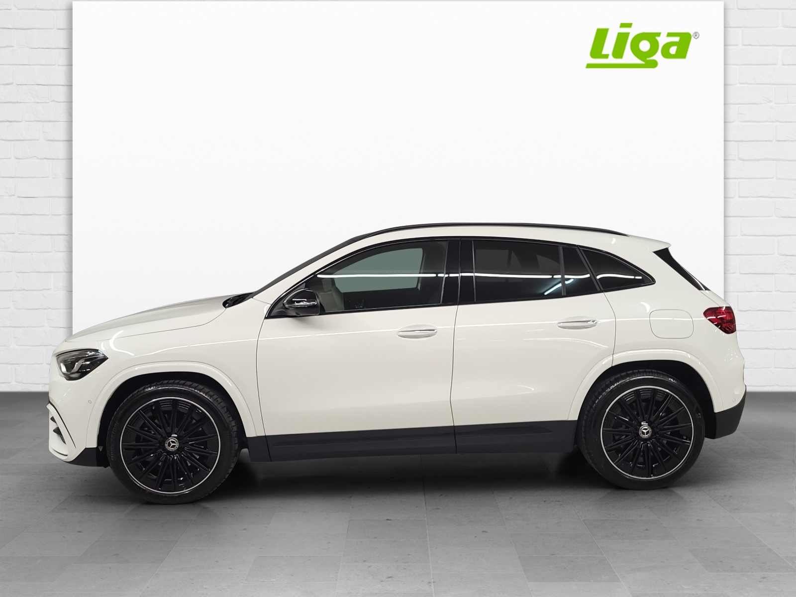 MERCEDES-BENZ GLA 220 d AMG Line 4Matic Swiss Star-image-0