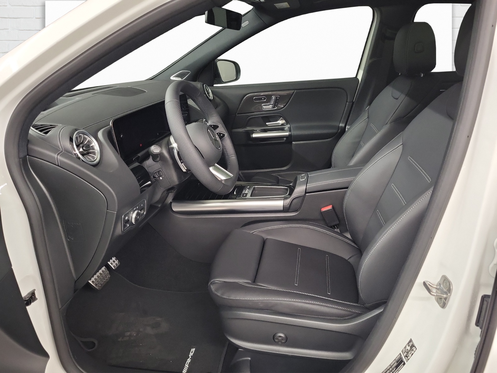 MERCEDES-BENZ GLA 220 d AMG Line 4Matic Swiss Star-image-6
