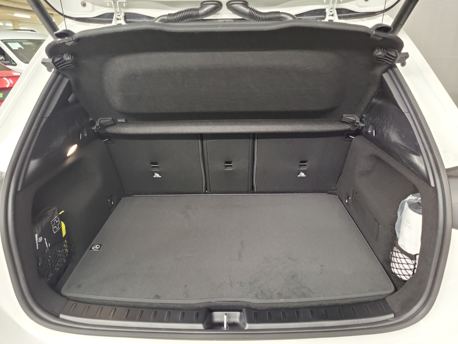 MERCEDES-BENZ GLA 220 d AMG Line 4Matic Swiss Star-image-10