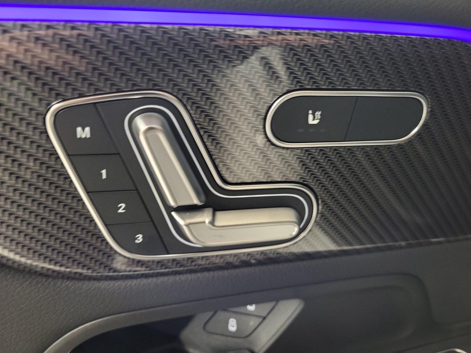 MERCEDES-BENZ GLA 220 d AMG Line 4Matic Swiss Star-image-14