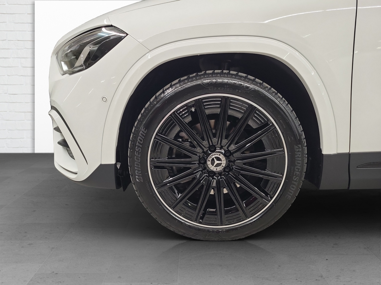 MERCEDES-BENZ GLA 220 d AMG Line 4Matic Swiss Star-image-5
