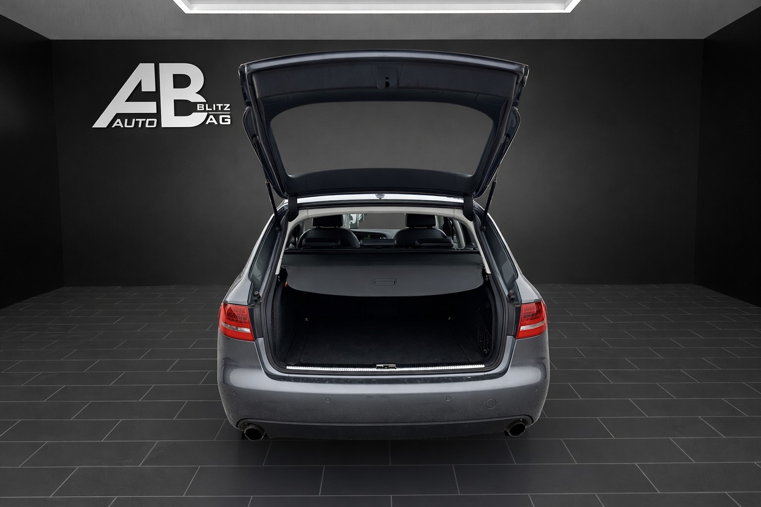 AUDI A4 Avant 2.0 TFSI quattro s-tronic-image-12