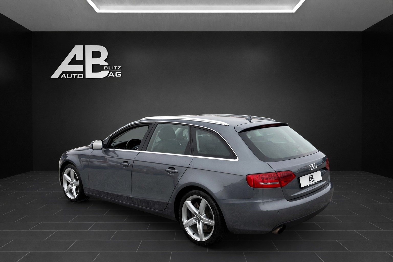 AUDI A4 Avant 2.0 TFSI quattro s-tronic-image-2