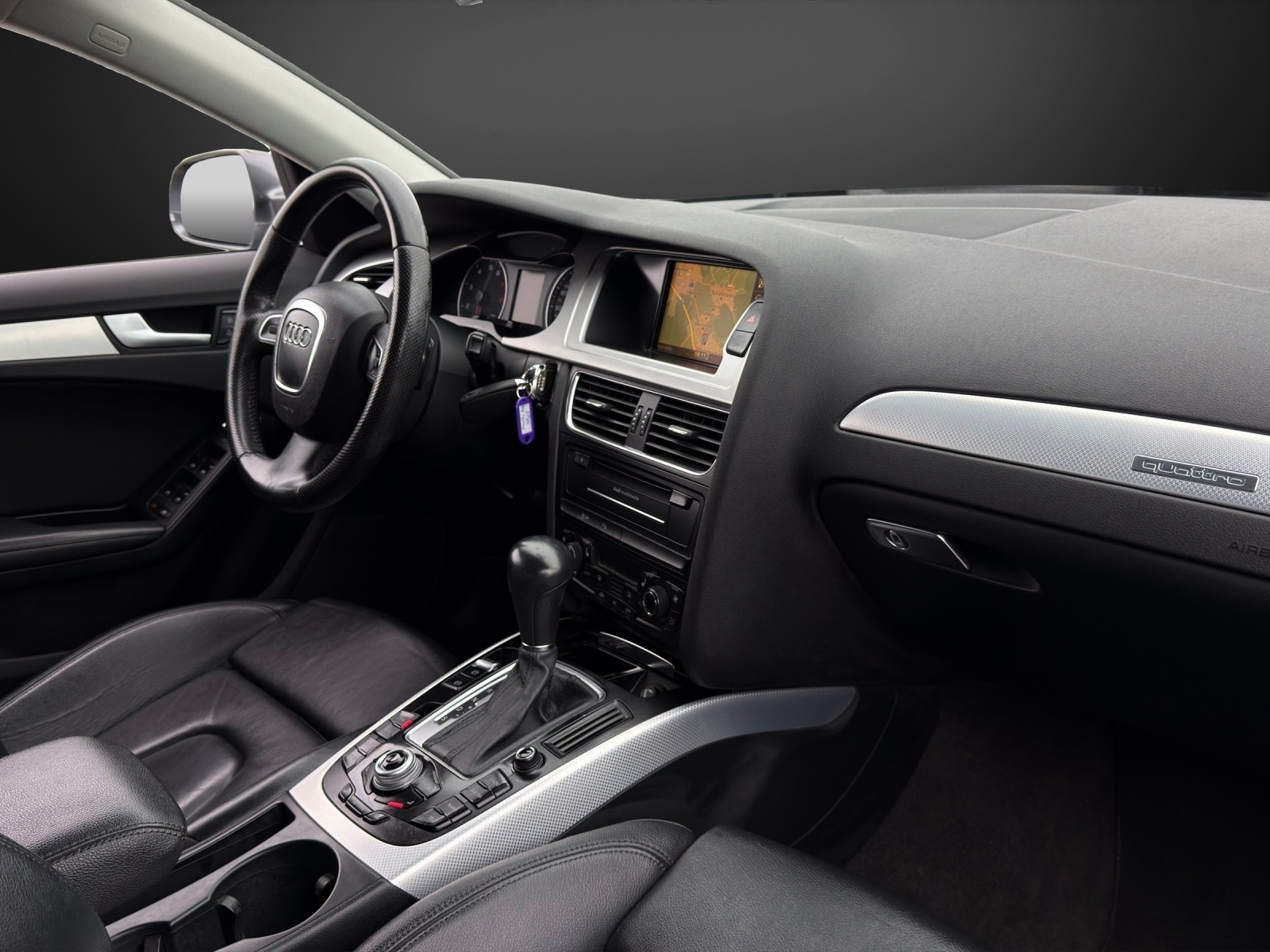 AUDI A4 Avant 2.0 TFSI quattro s-tronic-image-9