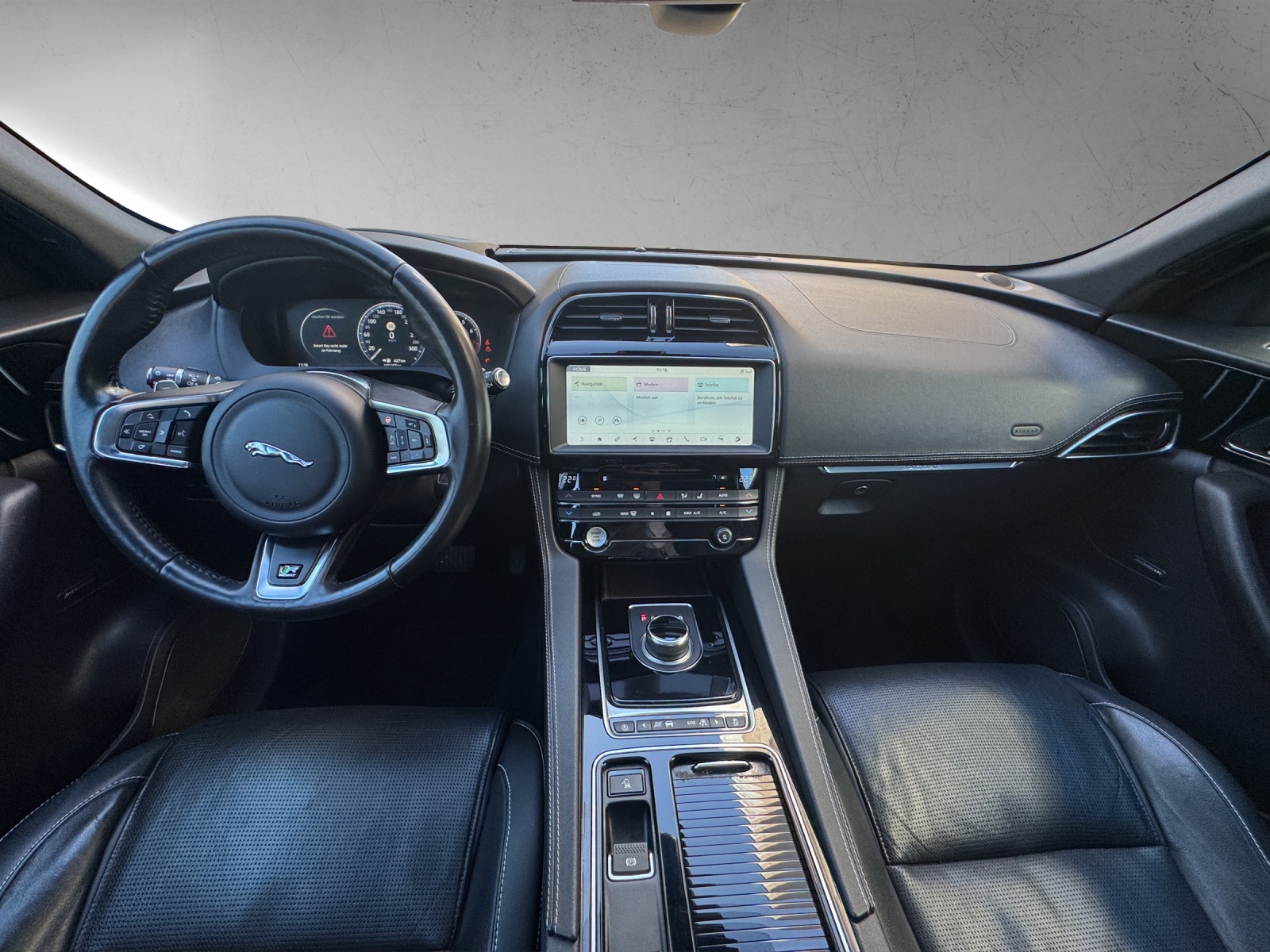 JAGUAR F-Pace 30t 2.0 R-Sport AWD Automatik-image-9
