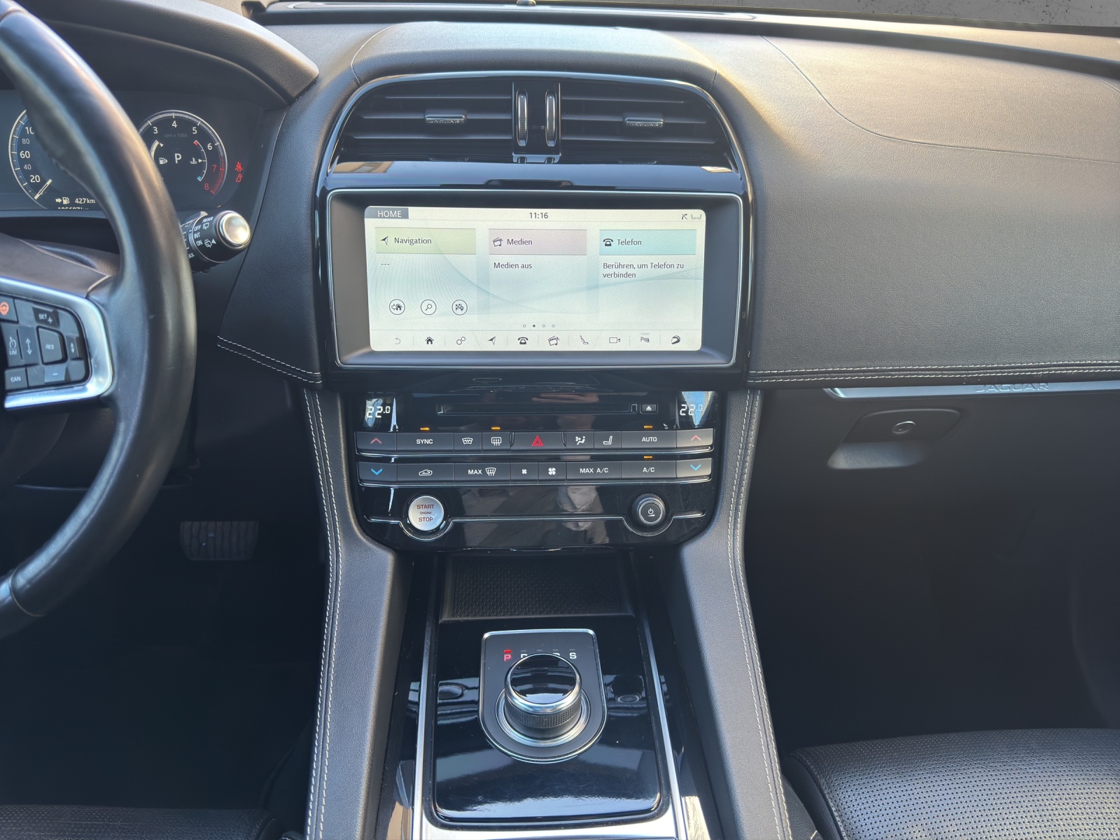 JAGUAR F-Pace 30t 2.0 R-Sport AWD Automatik-image-18