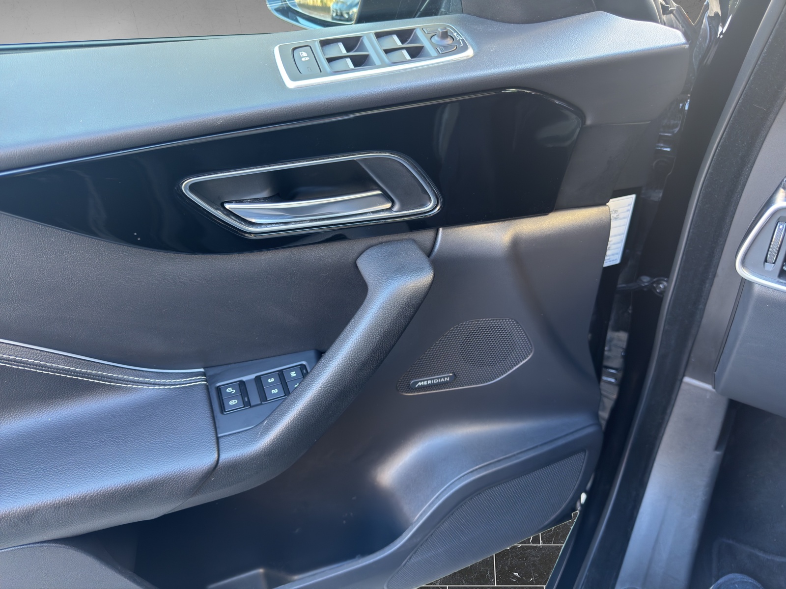 JAGUAR F-Pace 30t 2.0 R-Sport AWD Automatik-image-17