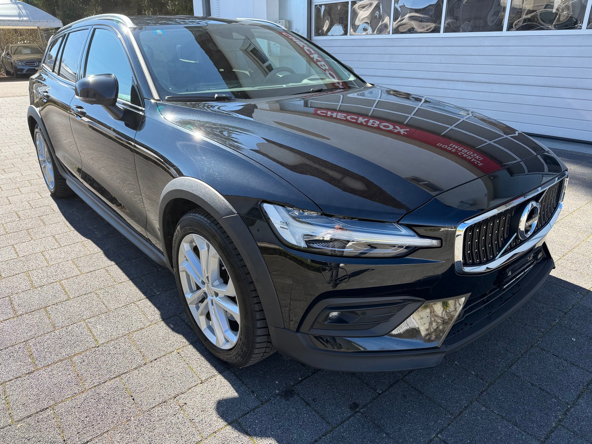 VOLVO V60 Cross Country B4 Diesel Mild Hybrid AWD Geartronic-image-2